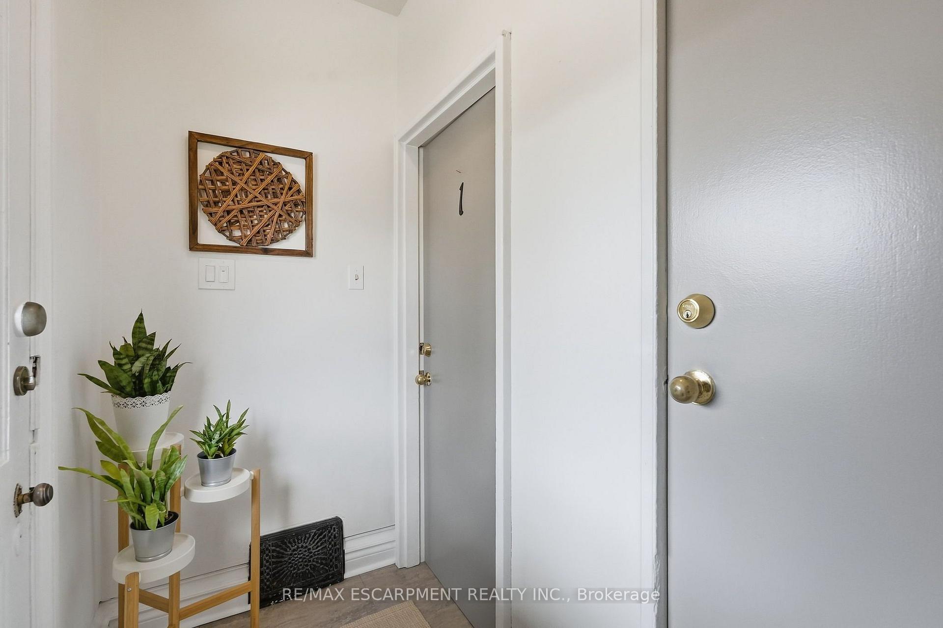 Photo 5 of 166 Emerald Street S, Hamilton, Stinson — HOMEH