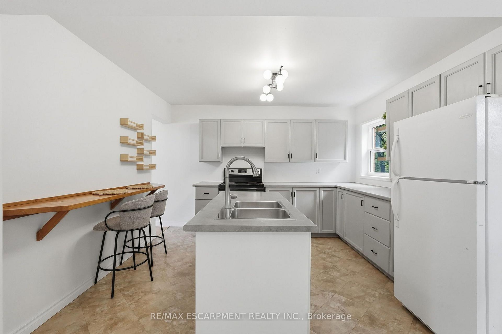 Photo 12 of 166 Emerald Street S, Hamilton, Stinson — HOMEH