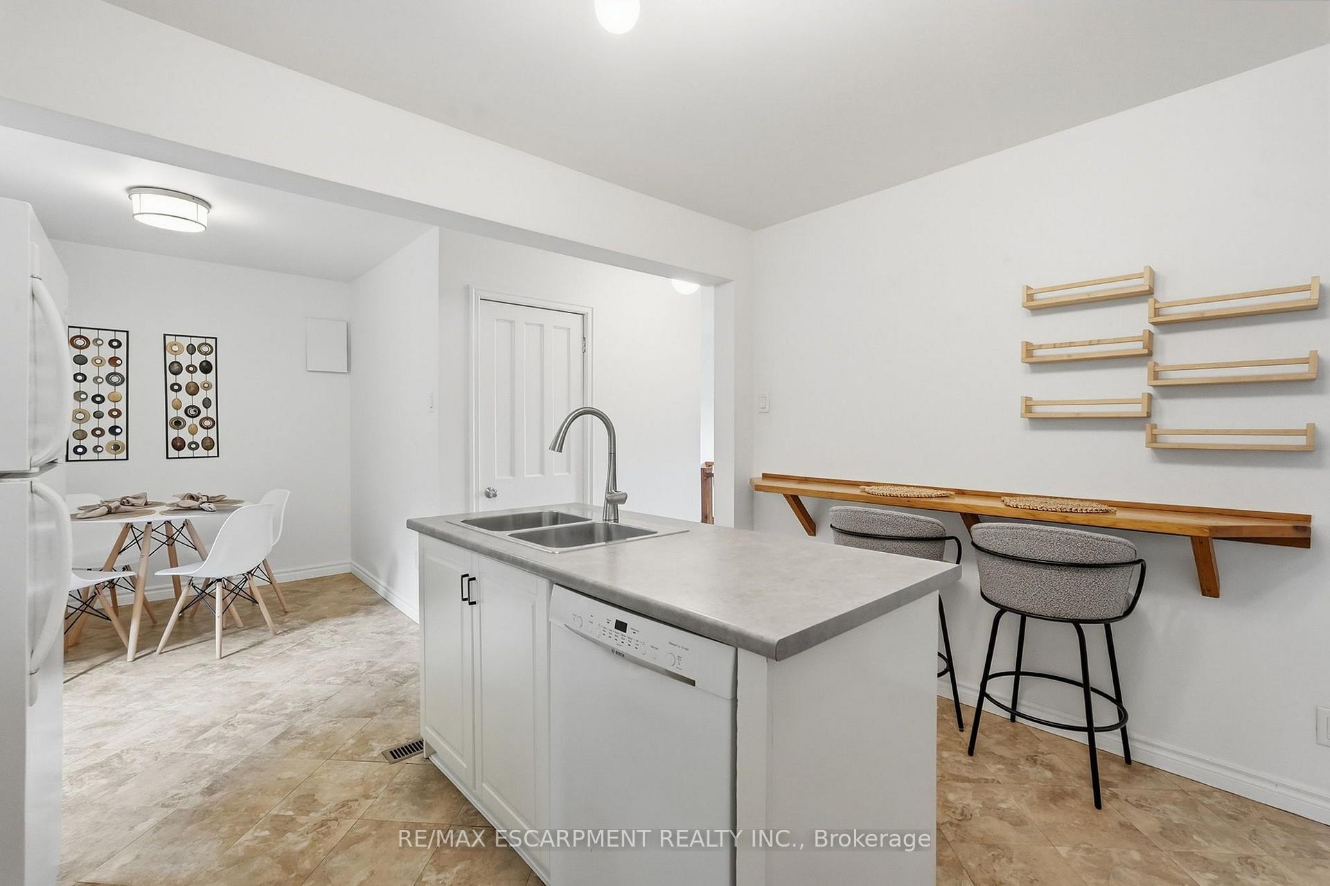 Photo 13 of 166 Emerald Street S, Hamilton, Stinson — HOMEH