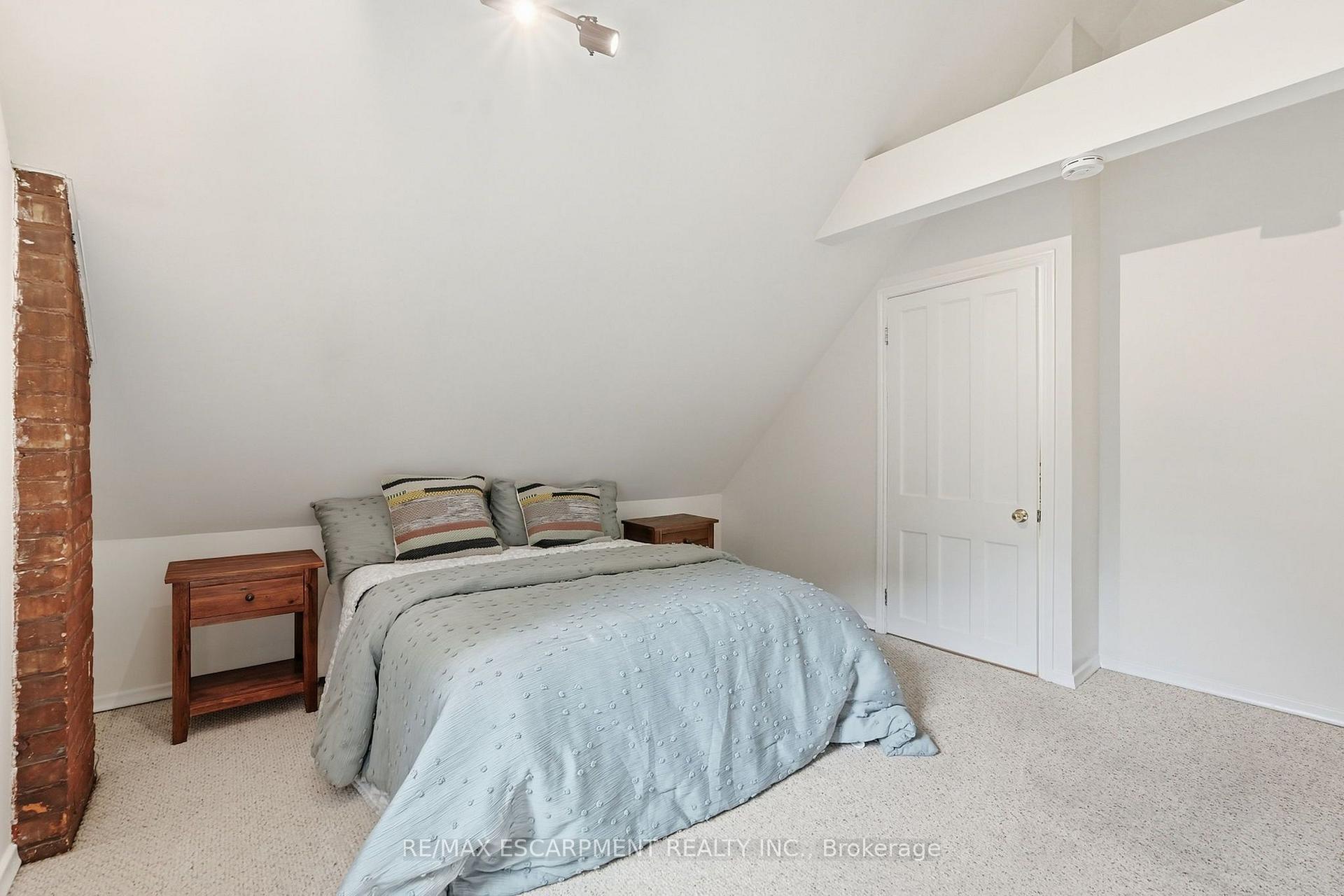 Photo 22 of 166 Emerald Street S, Hamilton, Stinson — HOMEH