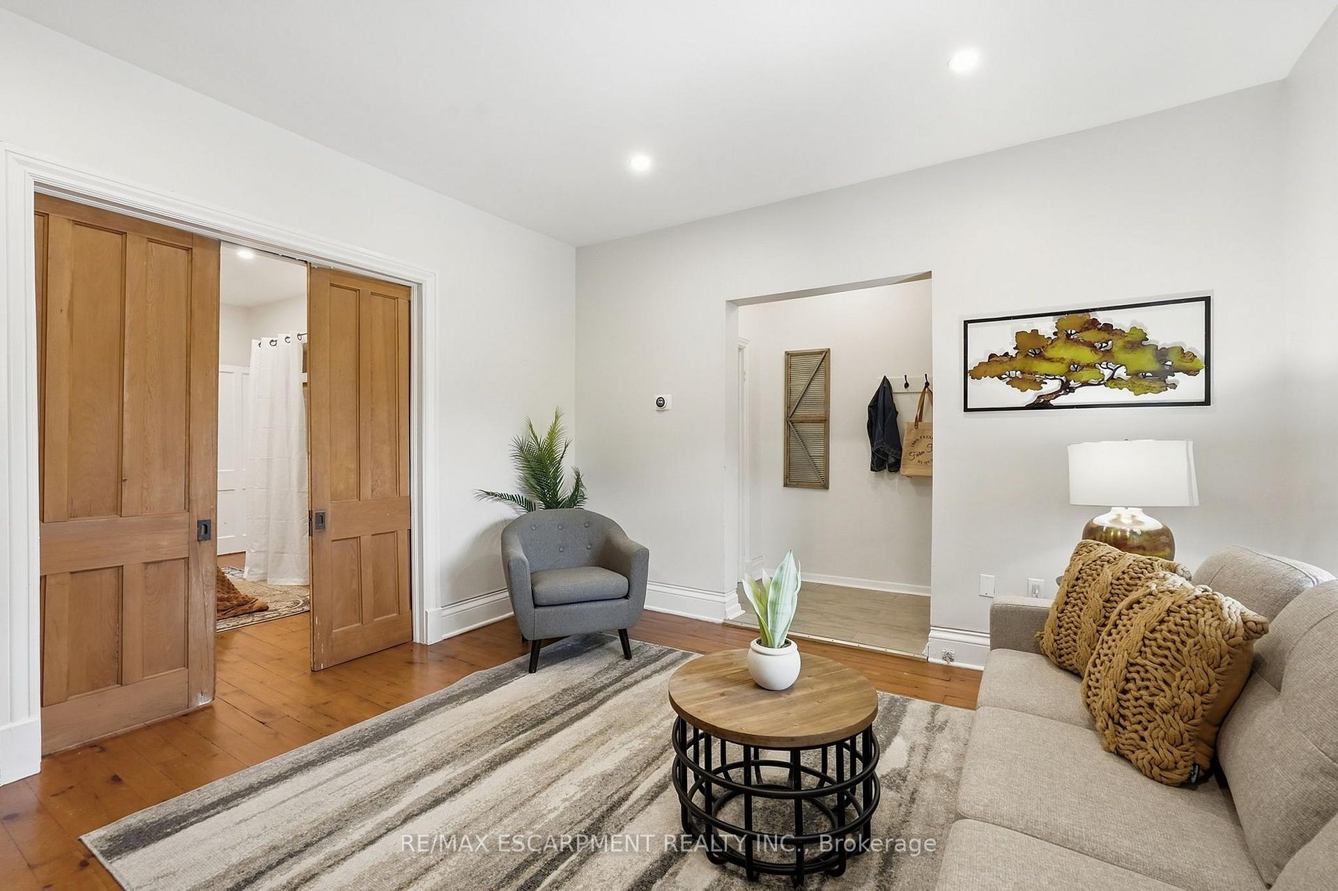 Photo 27 of 166 Emerald Street S, Hamilton, Stinson — HOMEH