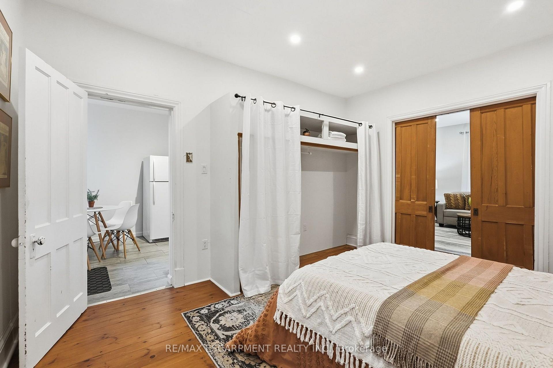 Photo 31 of 166 Emerald Street S, Hamilton, Stinson — HOMEH