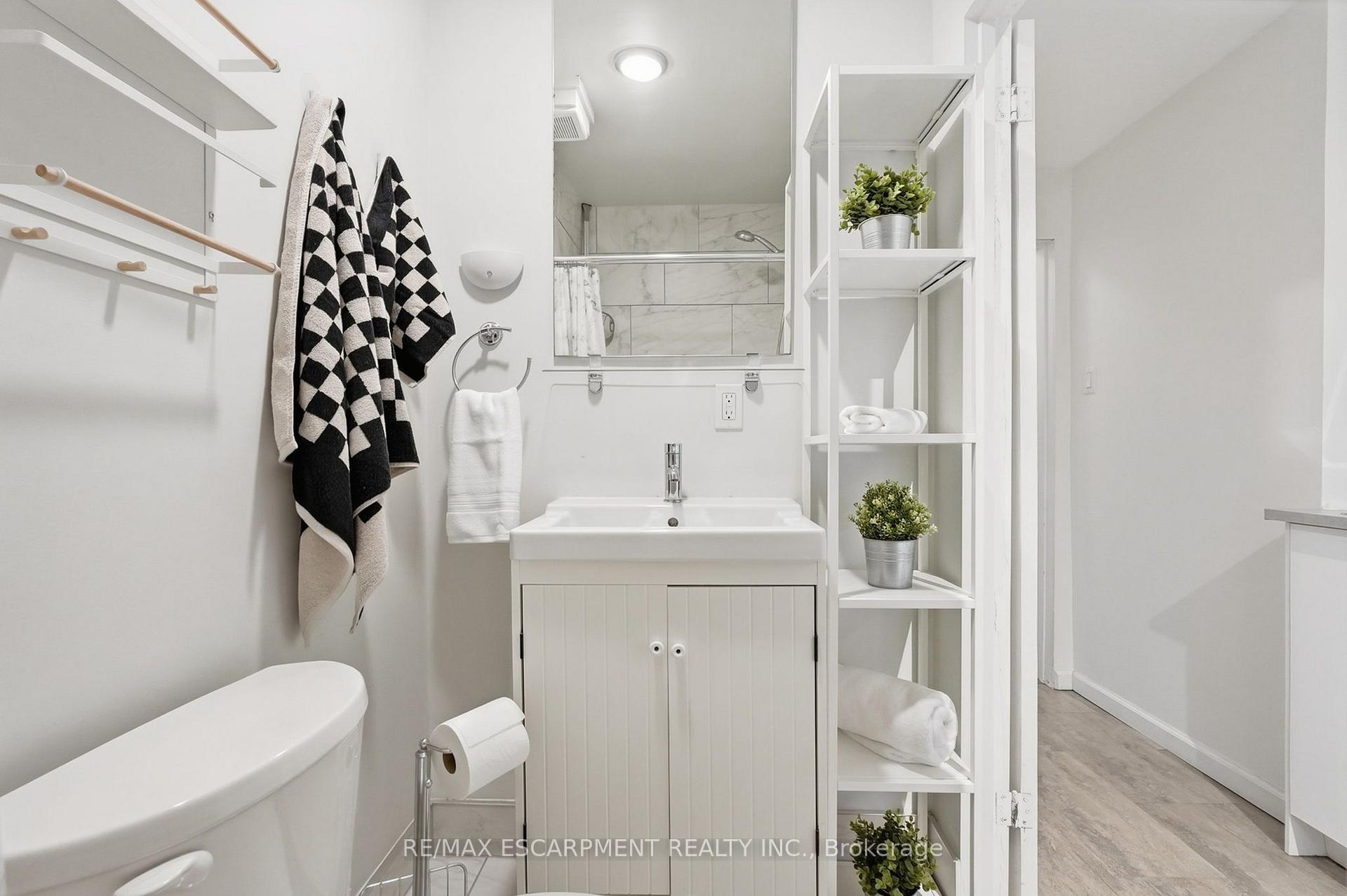 Photo 37 of 166 Emerald Street S, Hamilton, Stinson — HOMEH