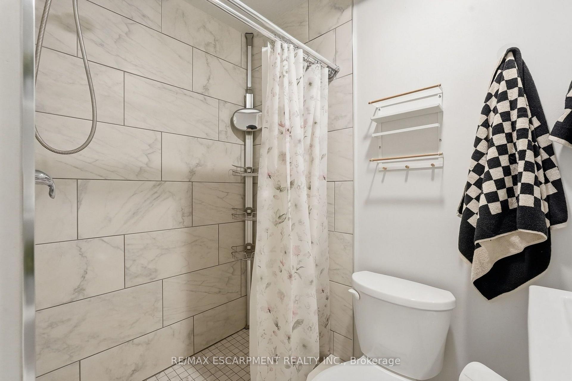 Photo 38 of 166 Emerald Street S, Hamilton, Stinson — HOMEH