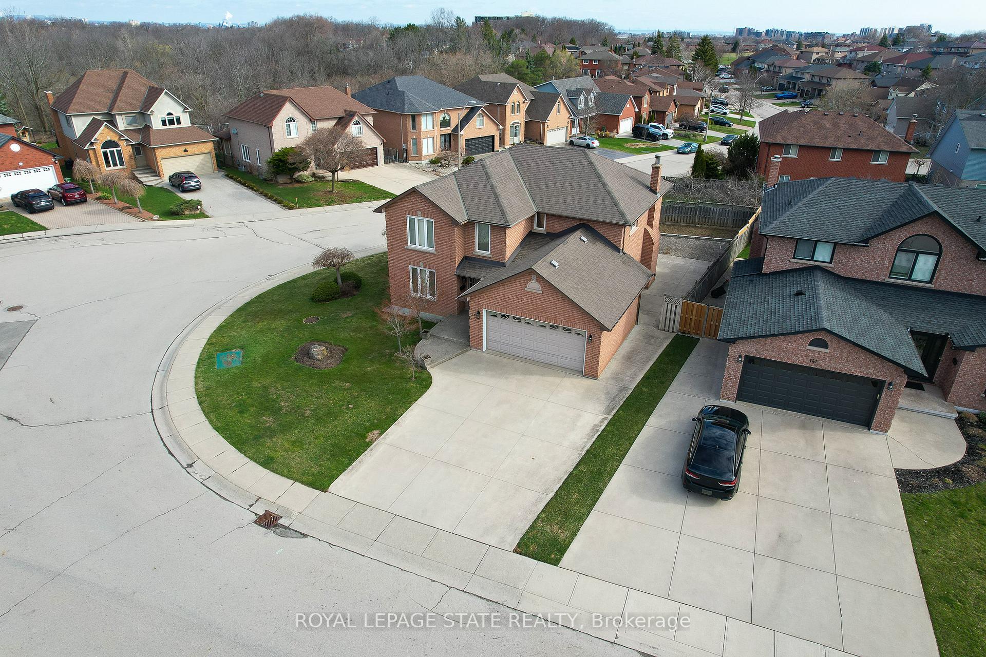 Photo 3 of 137 National Drive, Hamilton, Gershome — HOMEH