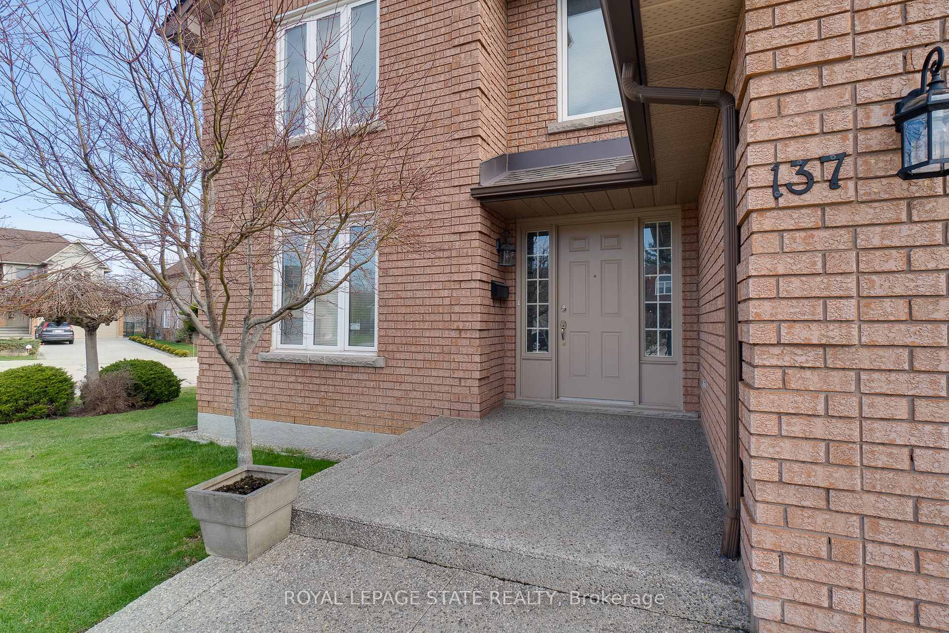 Photo 11 of 137 National Drive, Hamilton, Gershome — HOMEH
