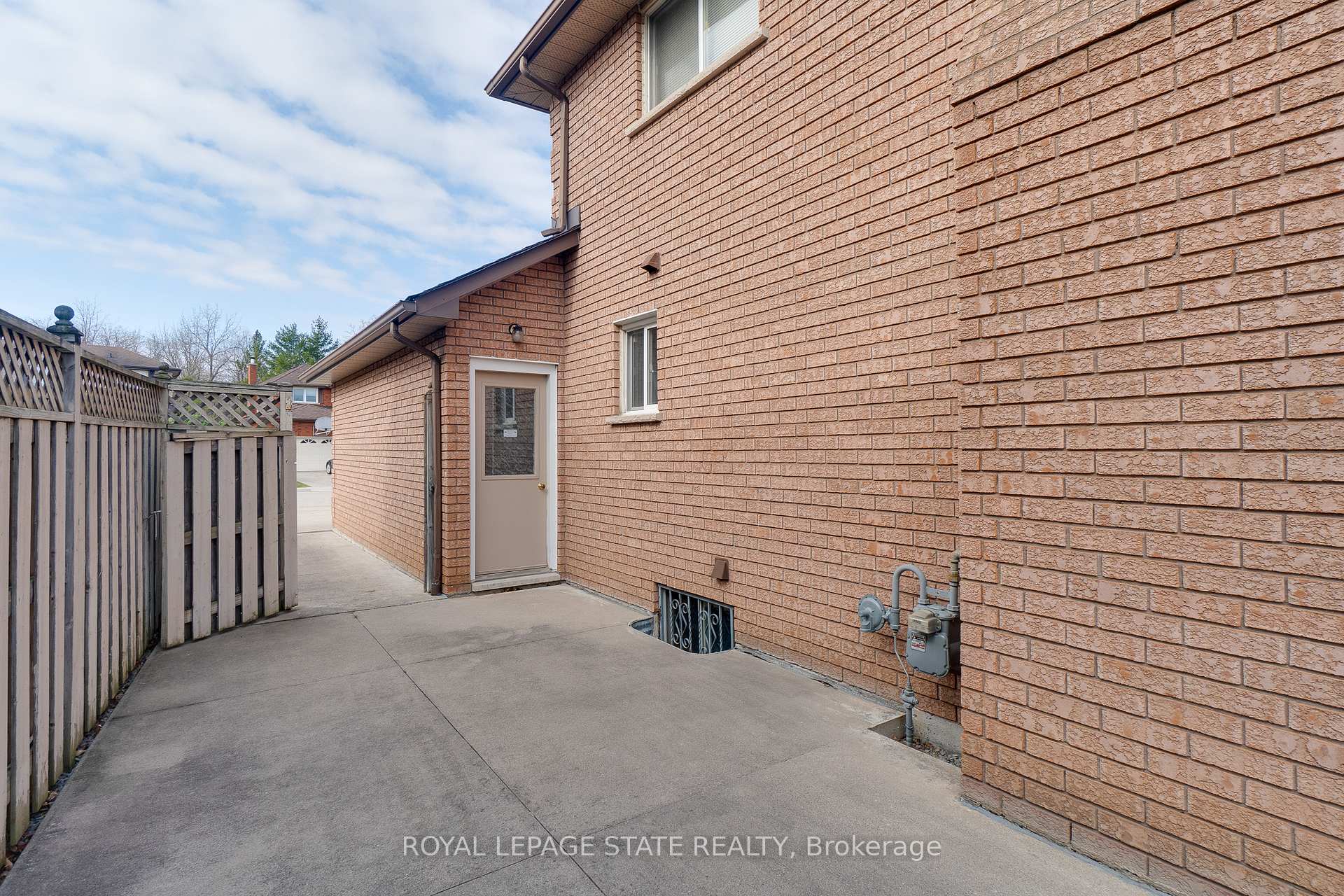 Photo 12 of 137 National Drive, Hamilton, Gershome — HOMEH