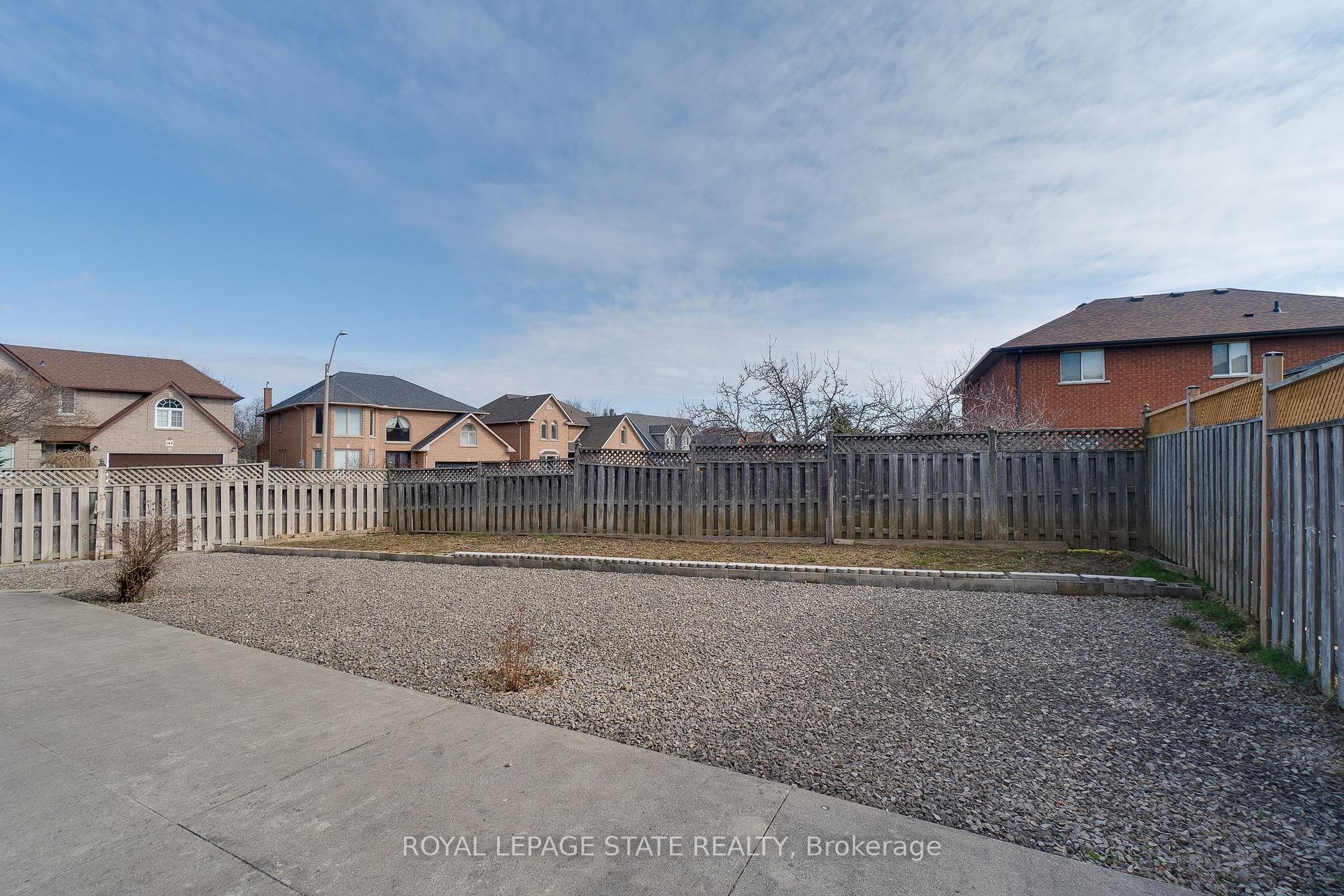 Photo 13 of 137 National Drive, Hamilton, Gershome — HOMEH