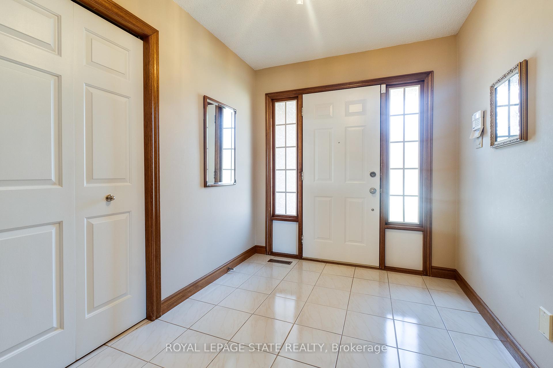 Photo 16 of 137 National Drive, Hamilton, Gershome — HOMEH