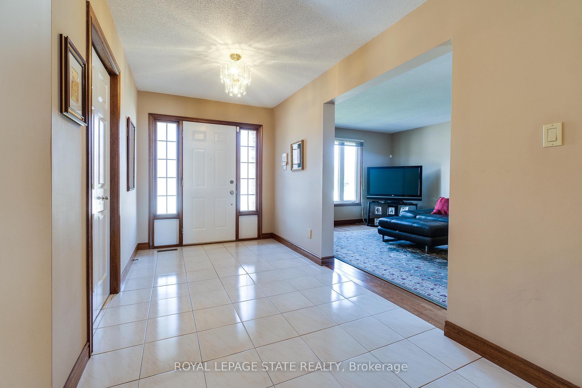 Photo 17 of 137 National Drive, Hamilton, Gershome — HOMEH