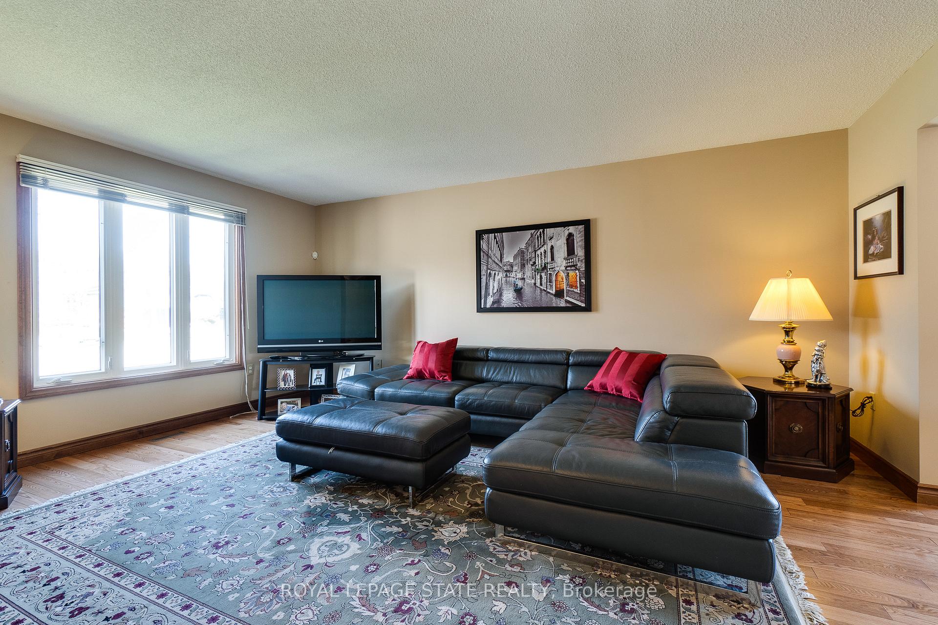 Photo 19 of 137 National Drive, Hamilton, Gershome — HOMEH