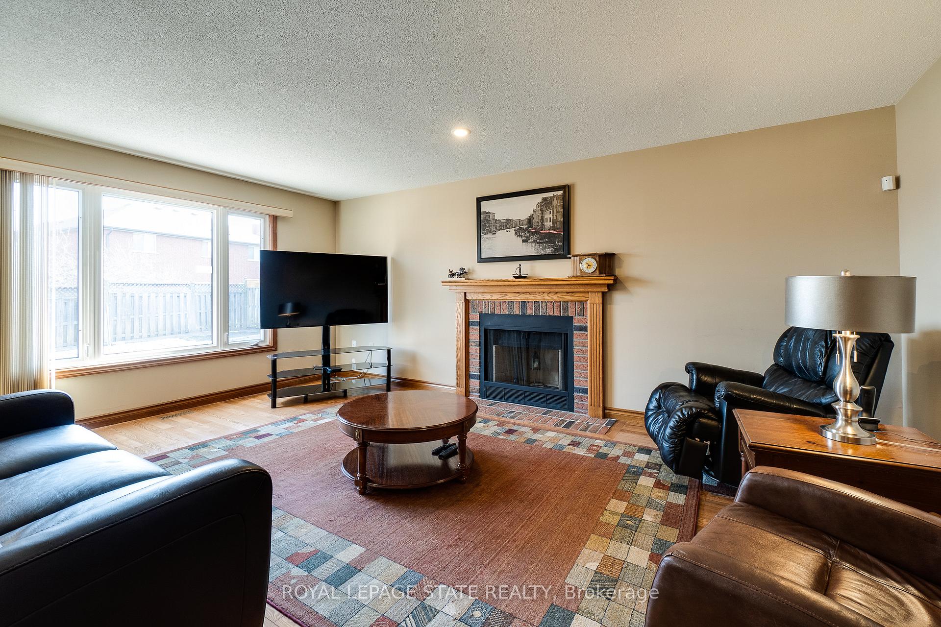 Photo 24 of 137 National Drive, Hamilton, Gershome — HOMEH