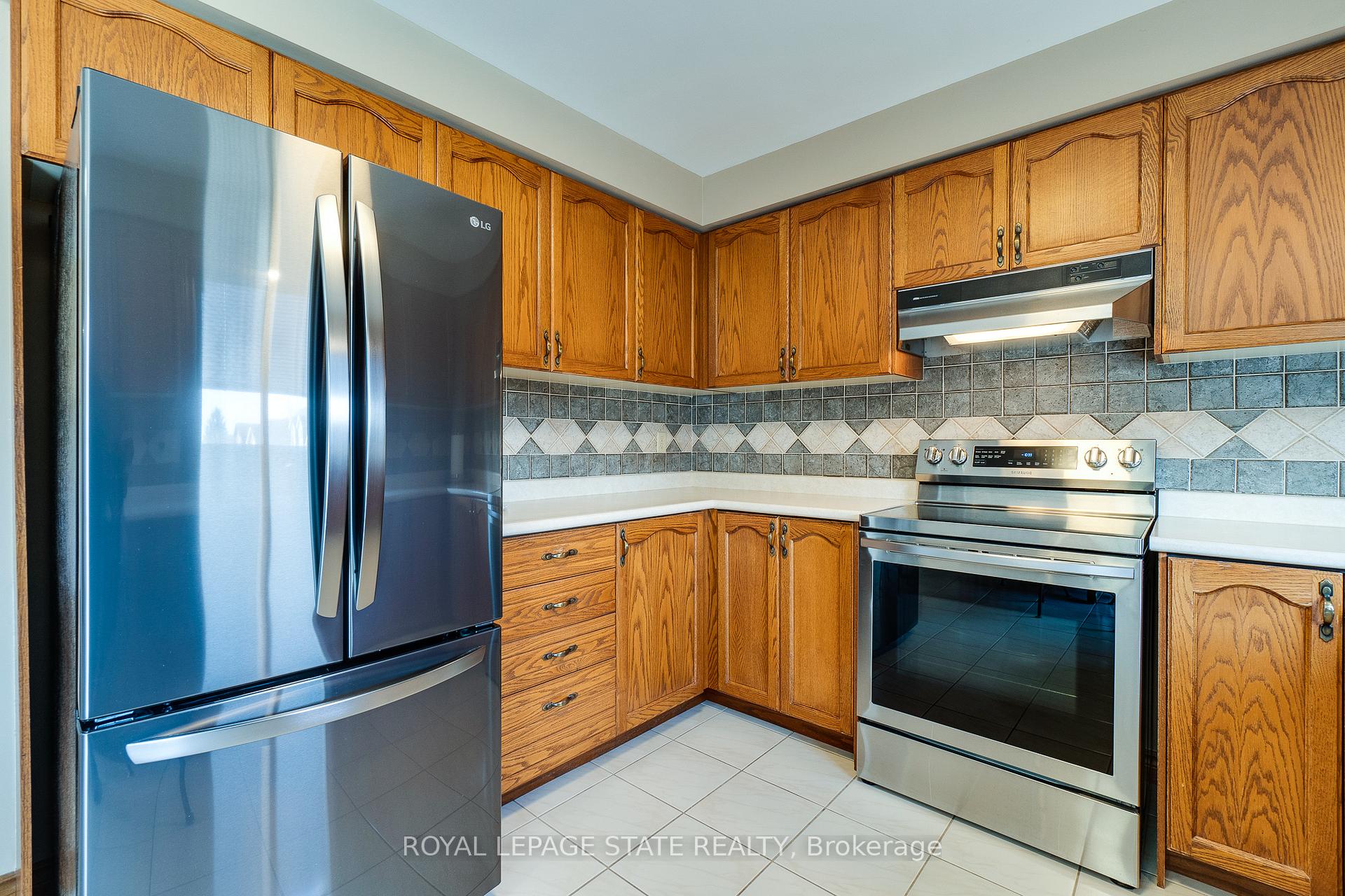 Photo 31 of 137 National Drive, Hamilton, Gershome — HOMEH