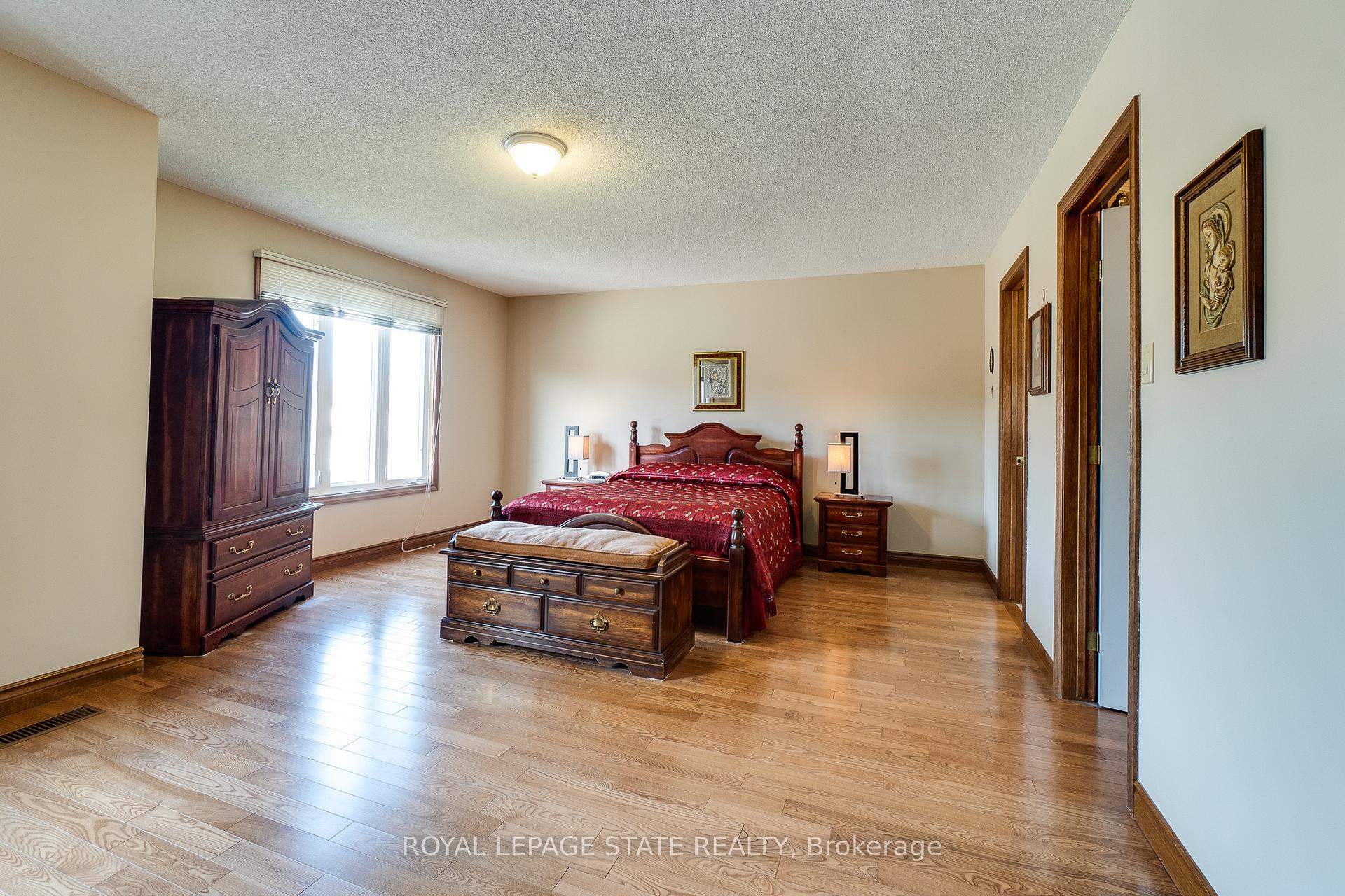 Photo 38 of 137 National Drive, Hamilton, Gershome — HOMEH