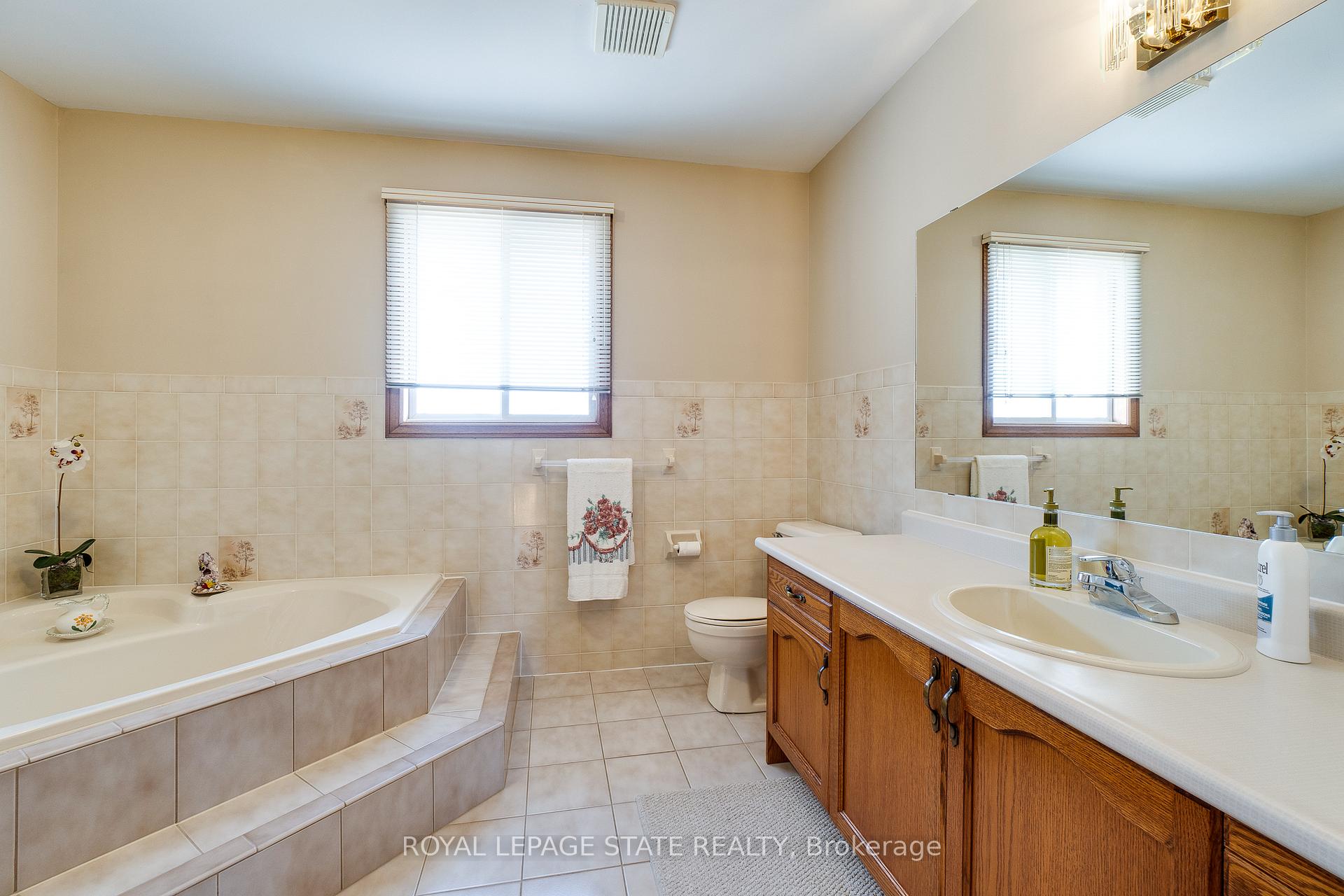 Photo 42 of 137 National Drive, Hamilton, Gershome — HOMEH