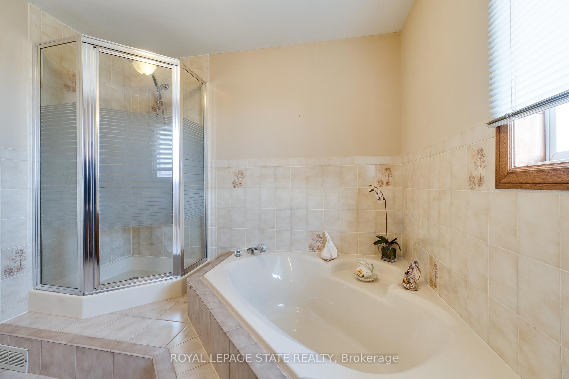 Photo 43 of 137 National Drive, Hamilton, Gershome — HOMEH