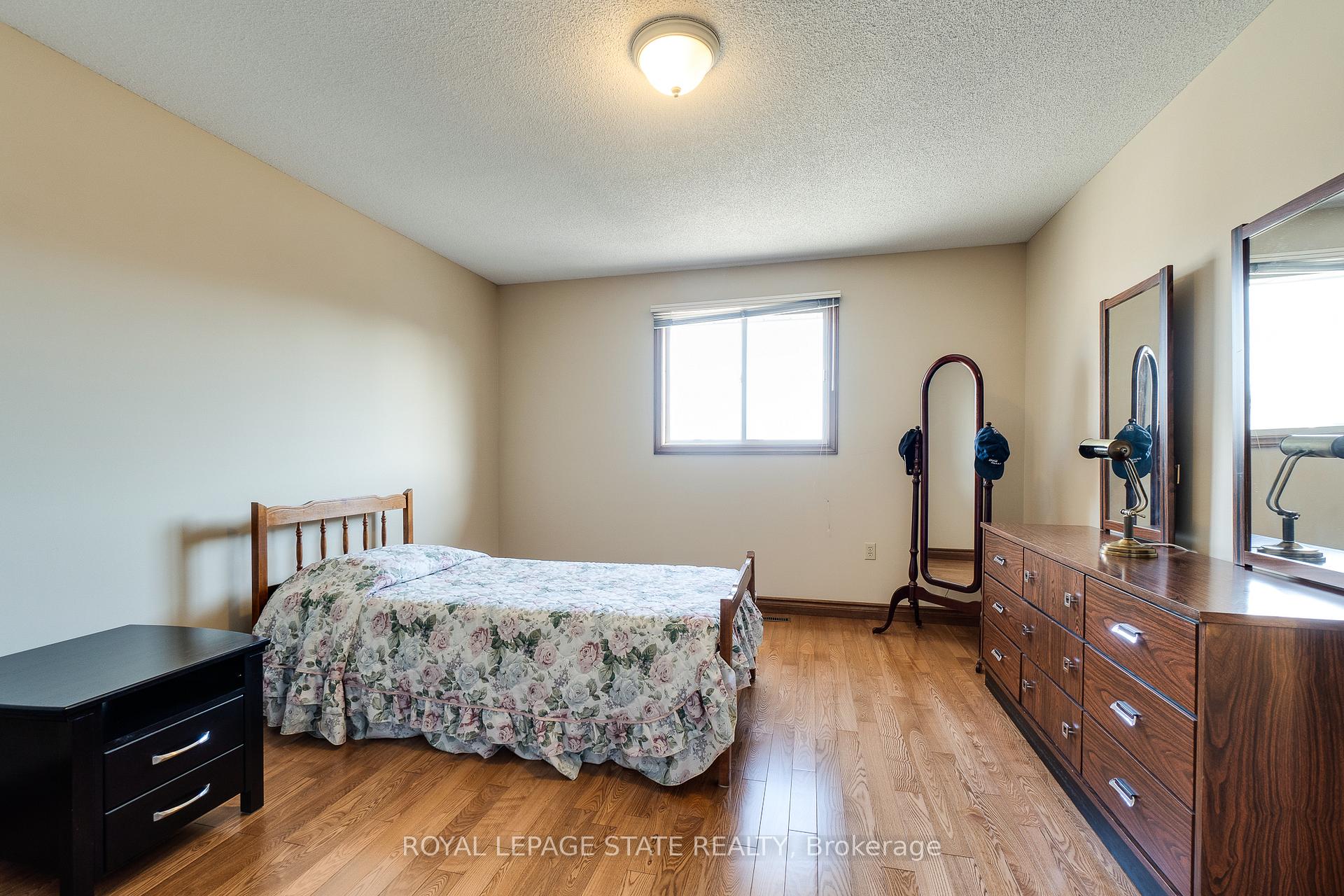 Photo 45 of 137 National Drive, Hamilton, Gershome — HOMEH