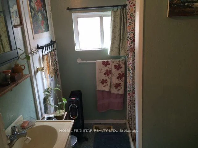 Photo 11 of Unit Bsmt Apt, 78 Dewson Street, Toronto, Palmerston-Little Italy — HOMEH