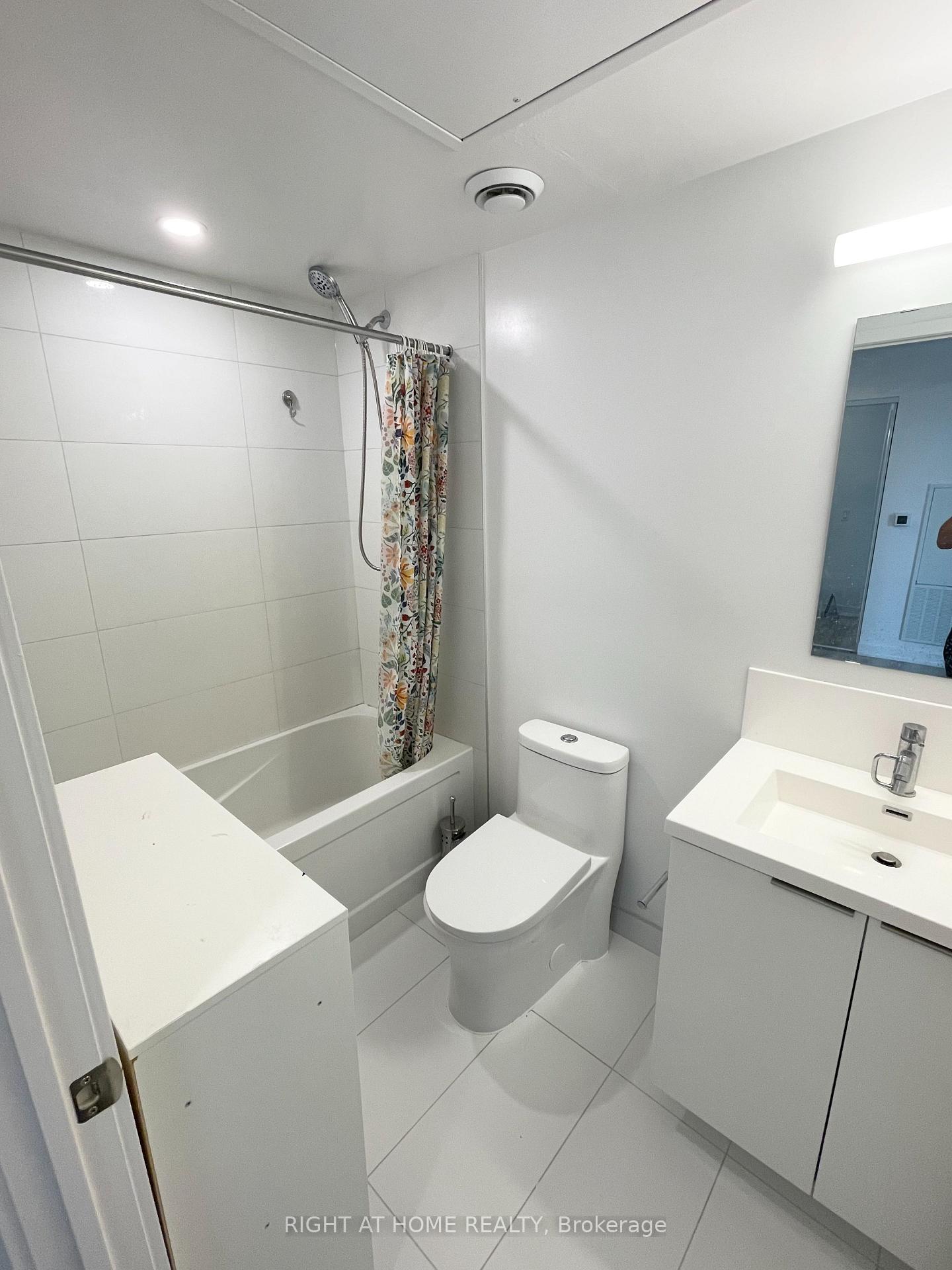 Photo 4 of Unit 1314, 121 St. Patrick Street, Toronto, Kensington-Chinatown — HOMEH