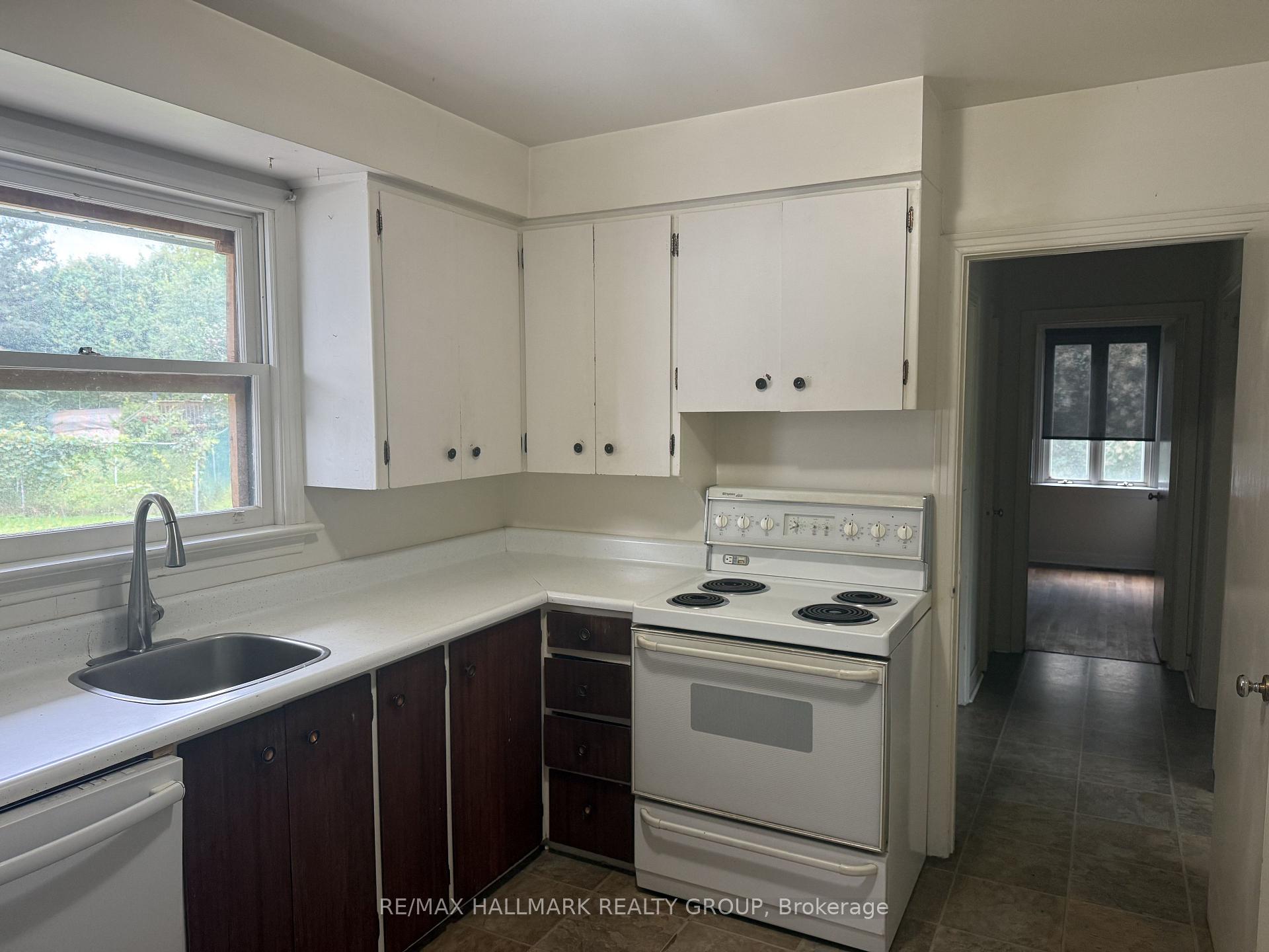 Photo 4 of 16 Donegal Road, Ottawa, Stittsville (South) — HOMEH
