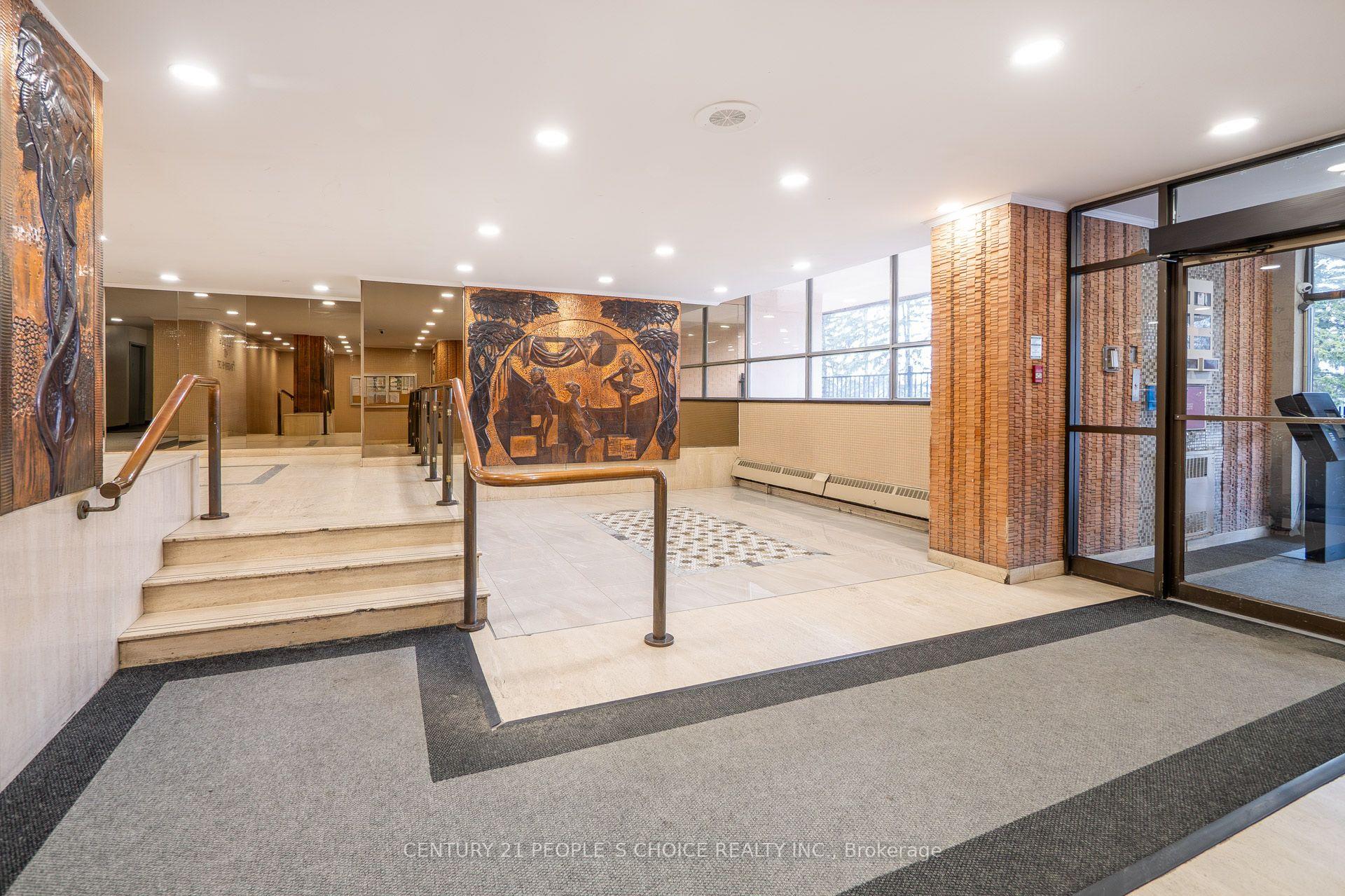 Photo 3 of Unit 910, 40 Panorama Court, Etobicoke, Mount Olive-Silverstone-Jamestown — HOMEH