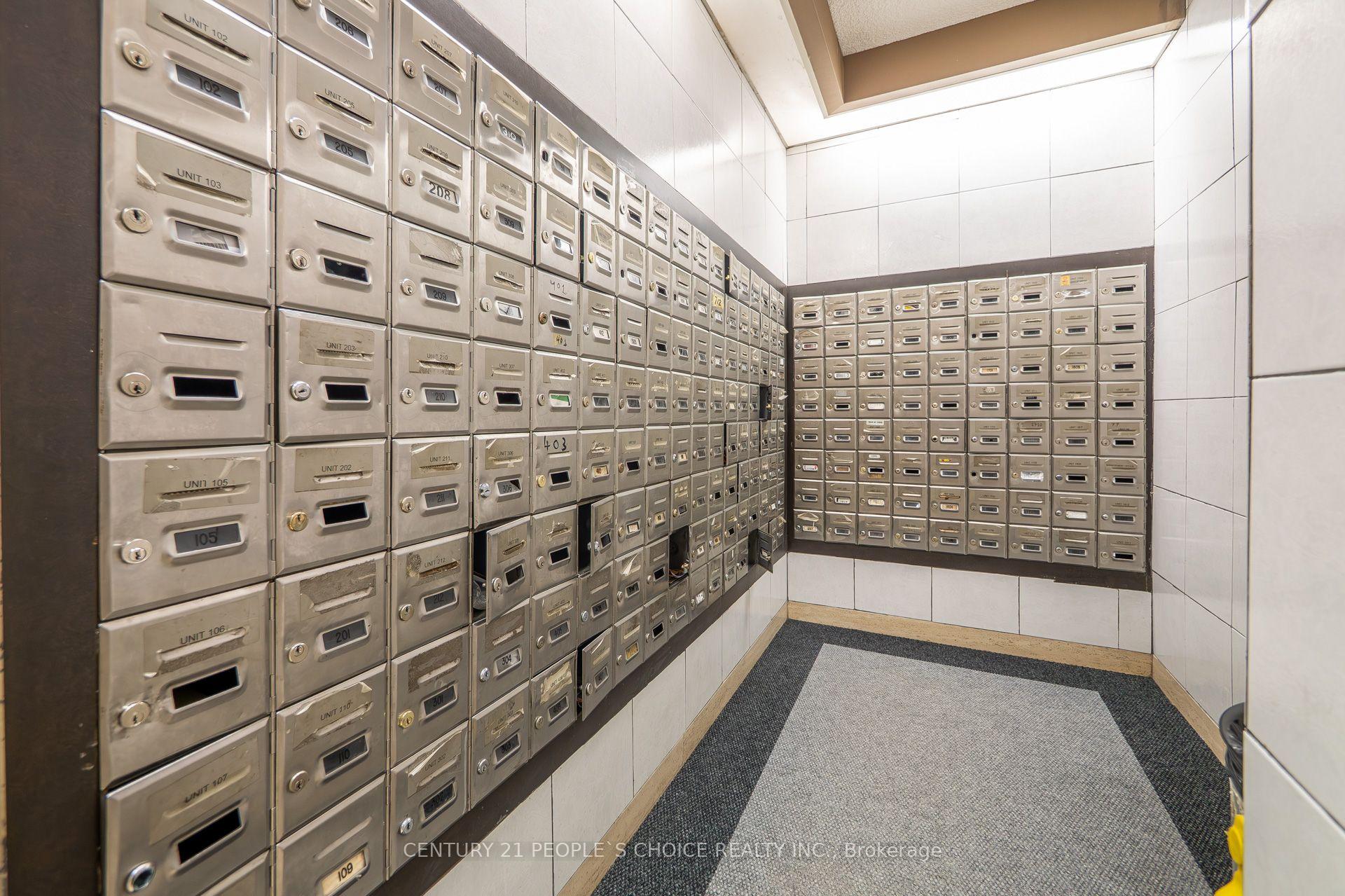 Photo 5 of Unit 910, 40 Panorama Court, Etobicoke, Mount Olive-Silverstone-Jamestown — HOMEH