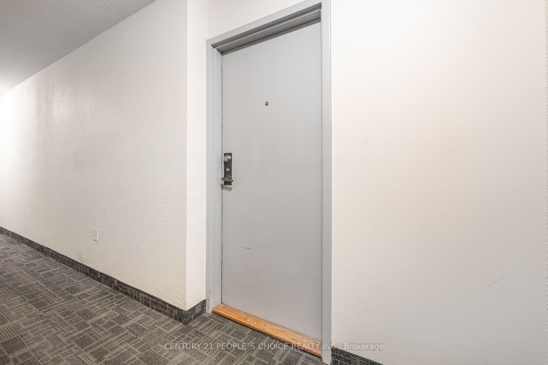 Photo 7 of Unit 910, 40 Panorama Court, Etobicoke, Mount Olive-Silverstone-Jamestown — HOMEH