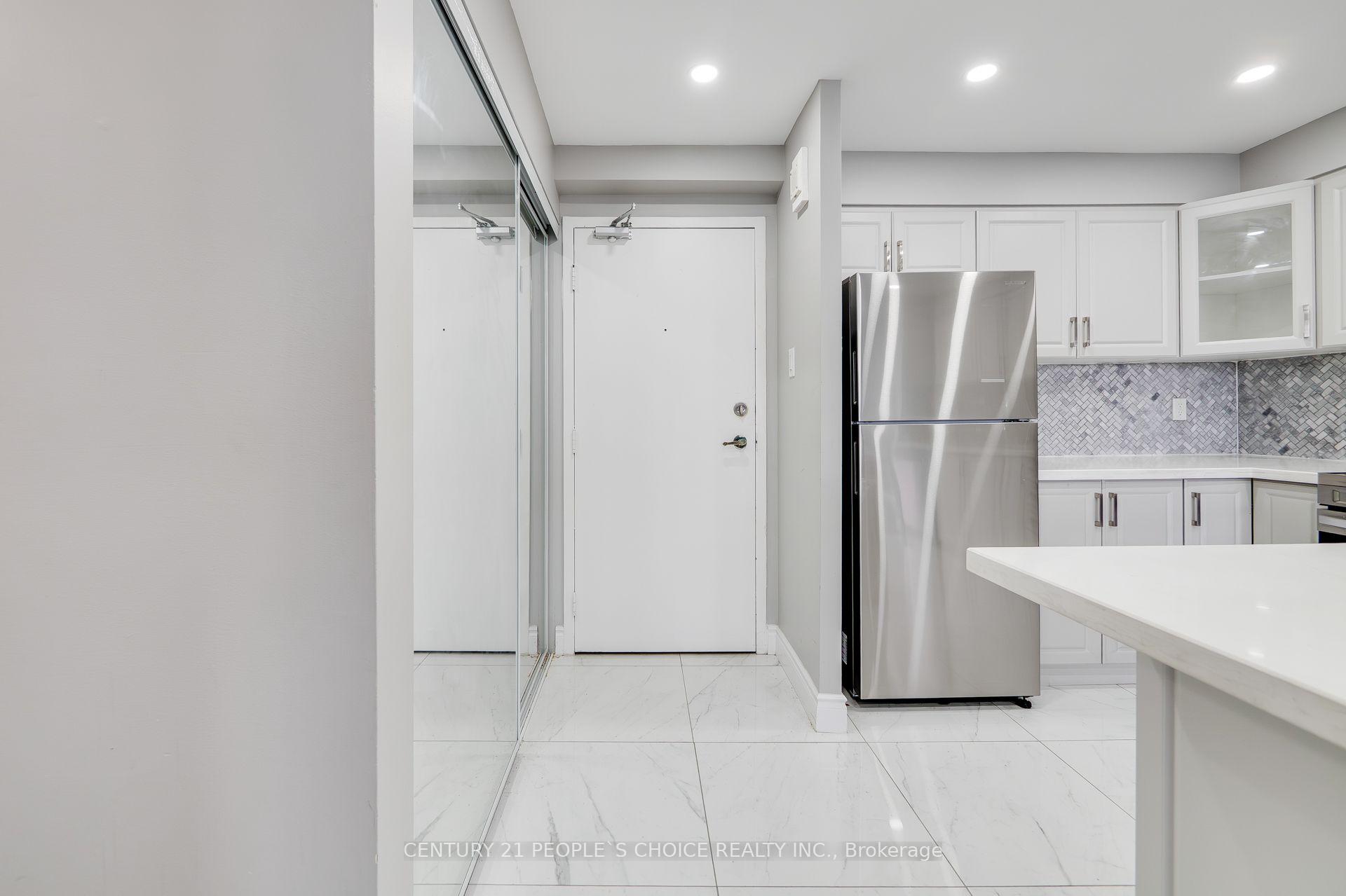 Photo 8 of Unit 910, 40 Panorama Court, Etobicoke, Mount Olive-Silverstone-Jamestown — HOMEH