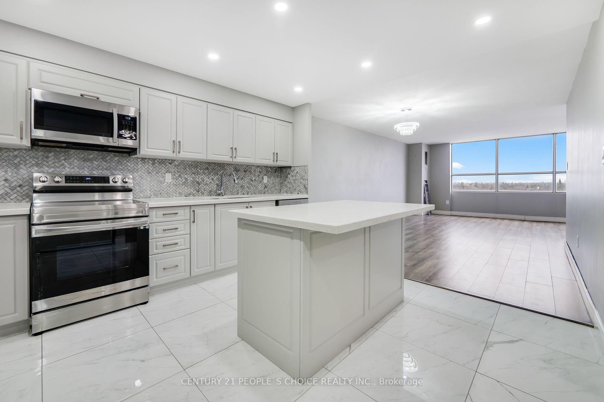 Photo 9 of Unit 910, 40 Panorama Court, Etobicoke, Mount Olive-Silverstone-Jamestown — HOMEH