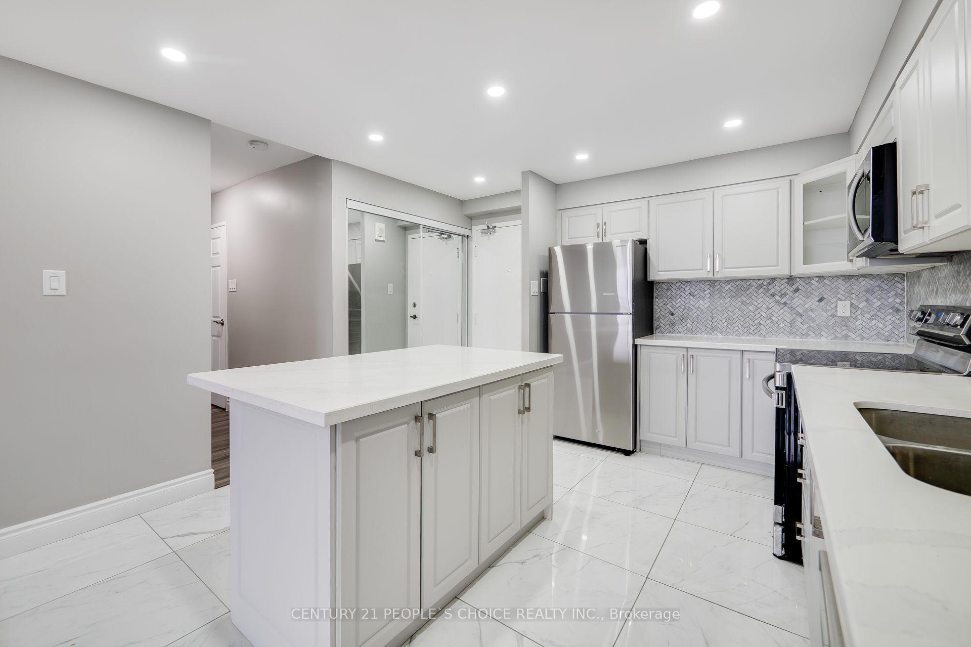 Photo 12 of Unit 910, 40 Panorama Court, Etobicoke, Mount Olive-Silverstone-Jamestown — HOMEH
