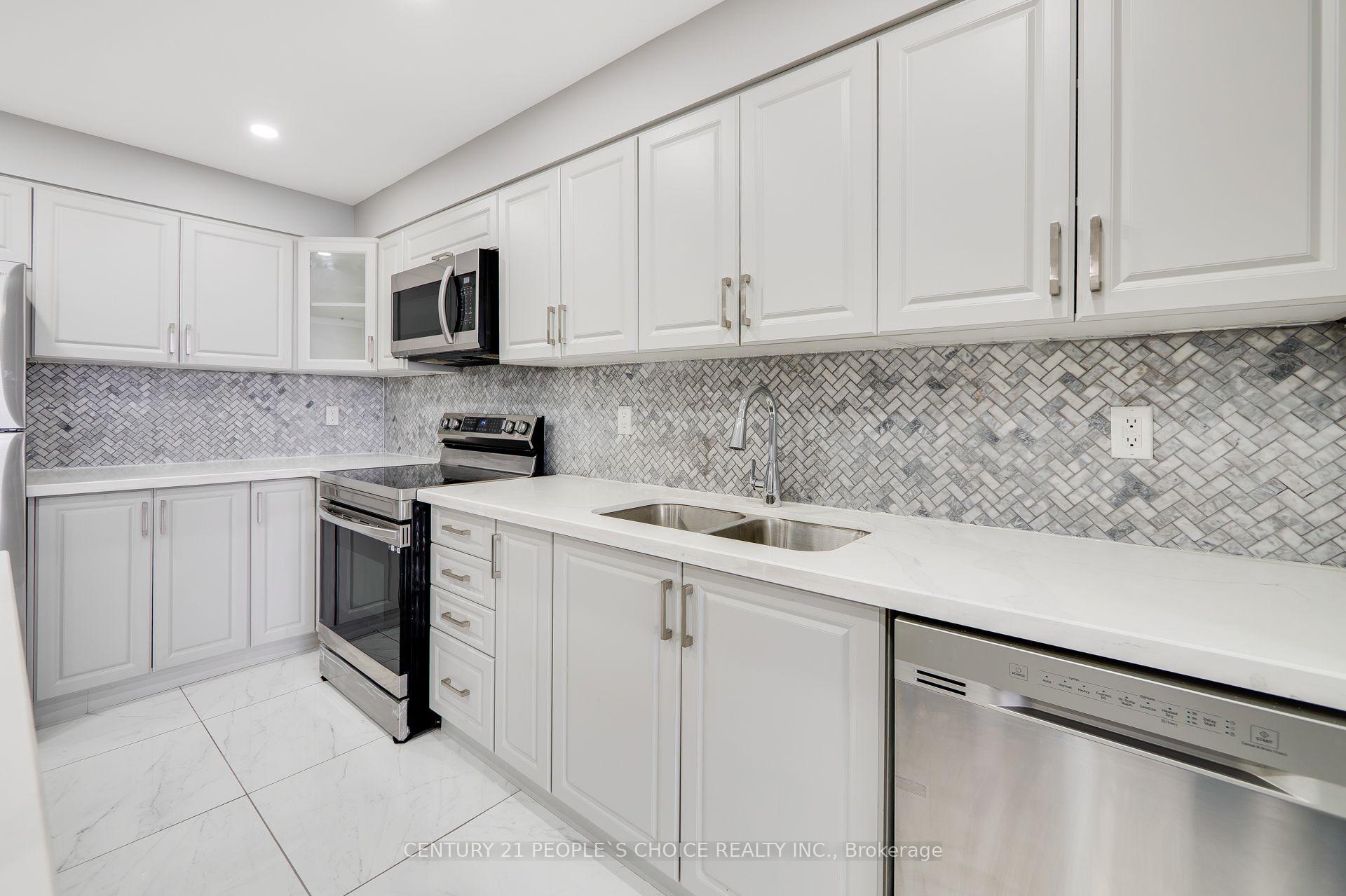Photo 13 of Unit 910, 40 Panorama Court, Etobicoke, Mount Olive-Silverstone-Jamestown — HOMEH