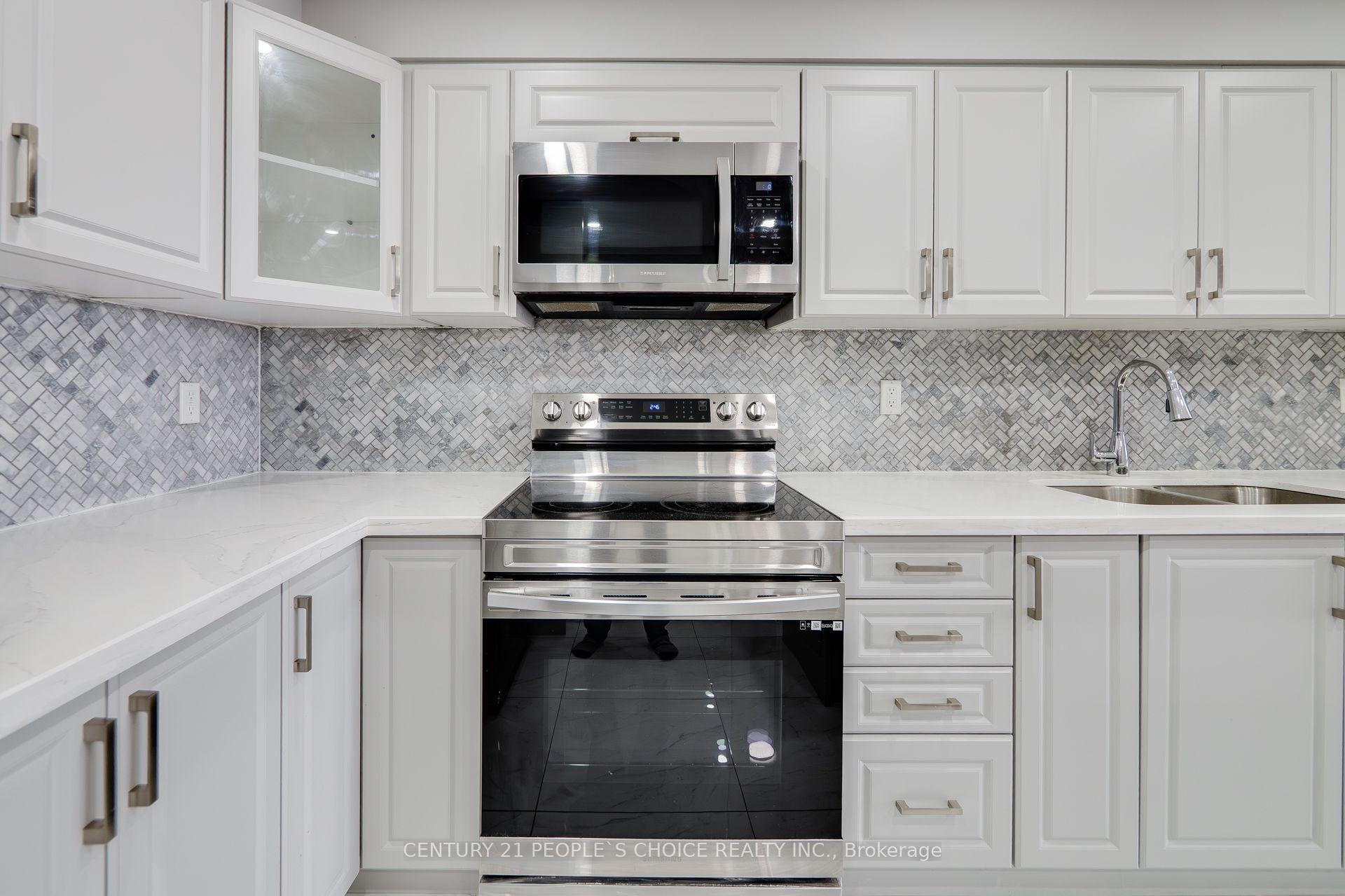 Photo 14 of Unit 910, 40 Panorama Court, Etobicoke, Mount Olive-Silverstone-Jamestown — HOMEH