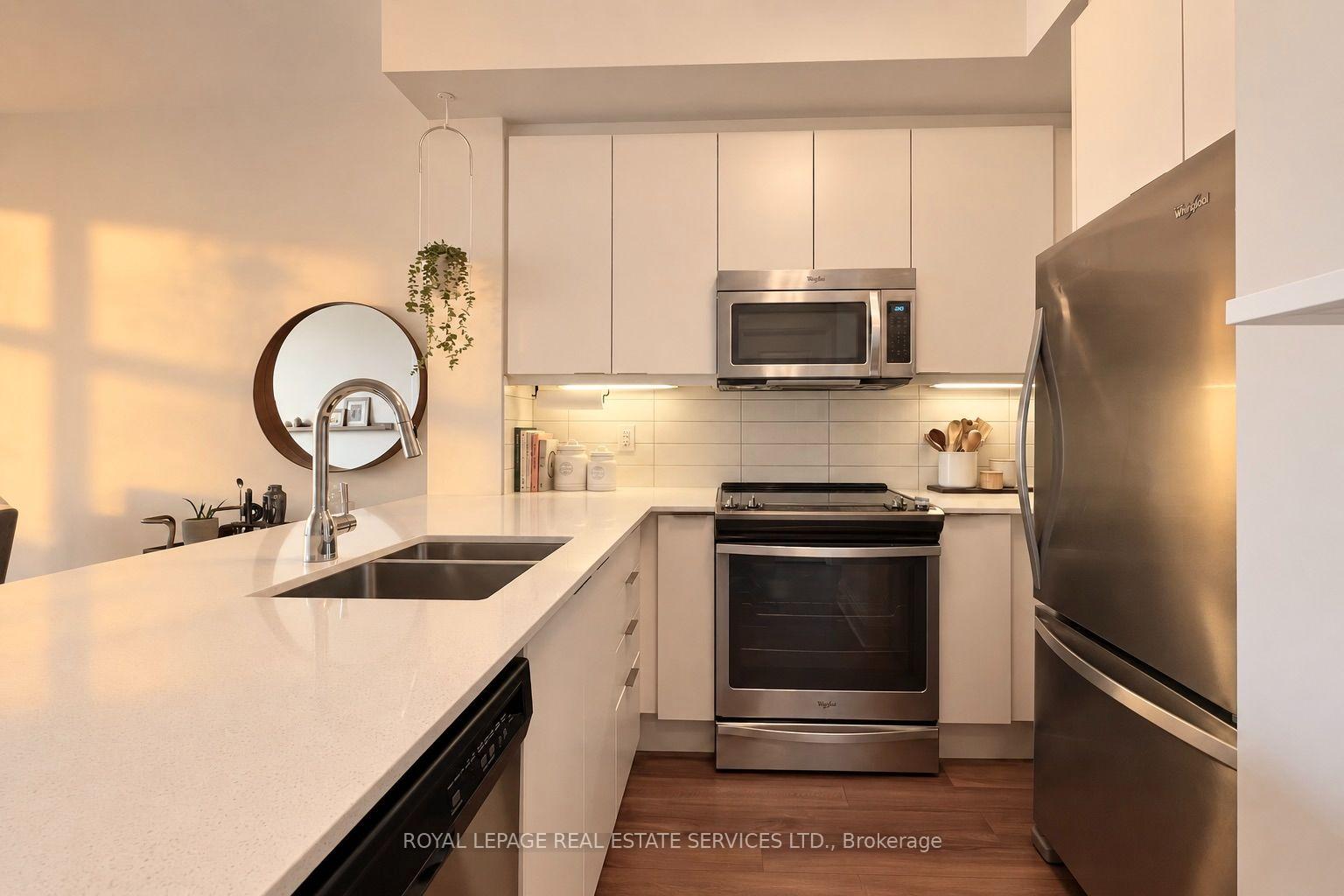 Photo 6 of Unit 901, 1 Old Mill Drive, Toronto, High Park-Swansea — HOMEH