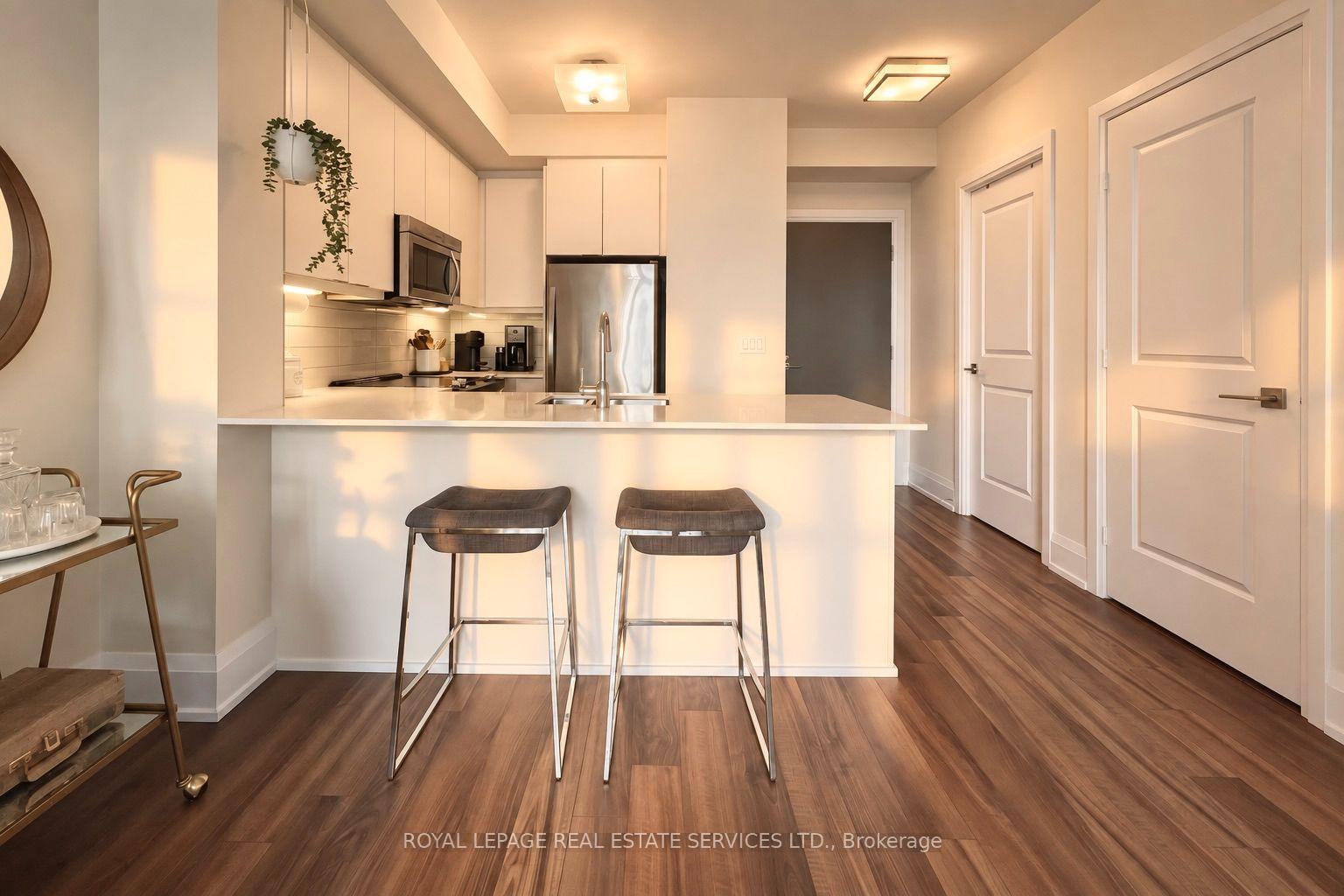 Photo 7 of Unit 901, 1 Old Mill Drive, Toronto, High Park-Swansea — HOMEH
