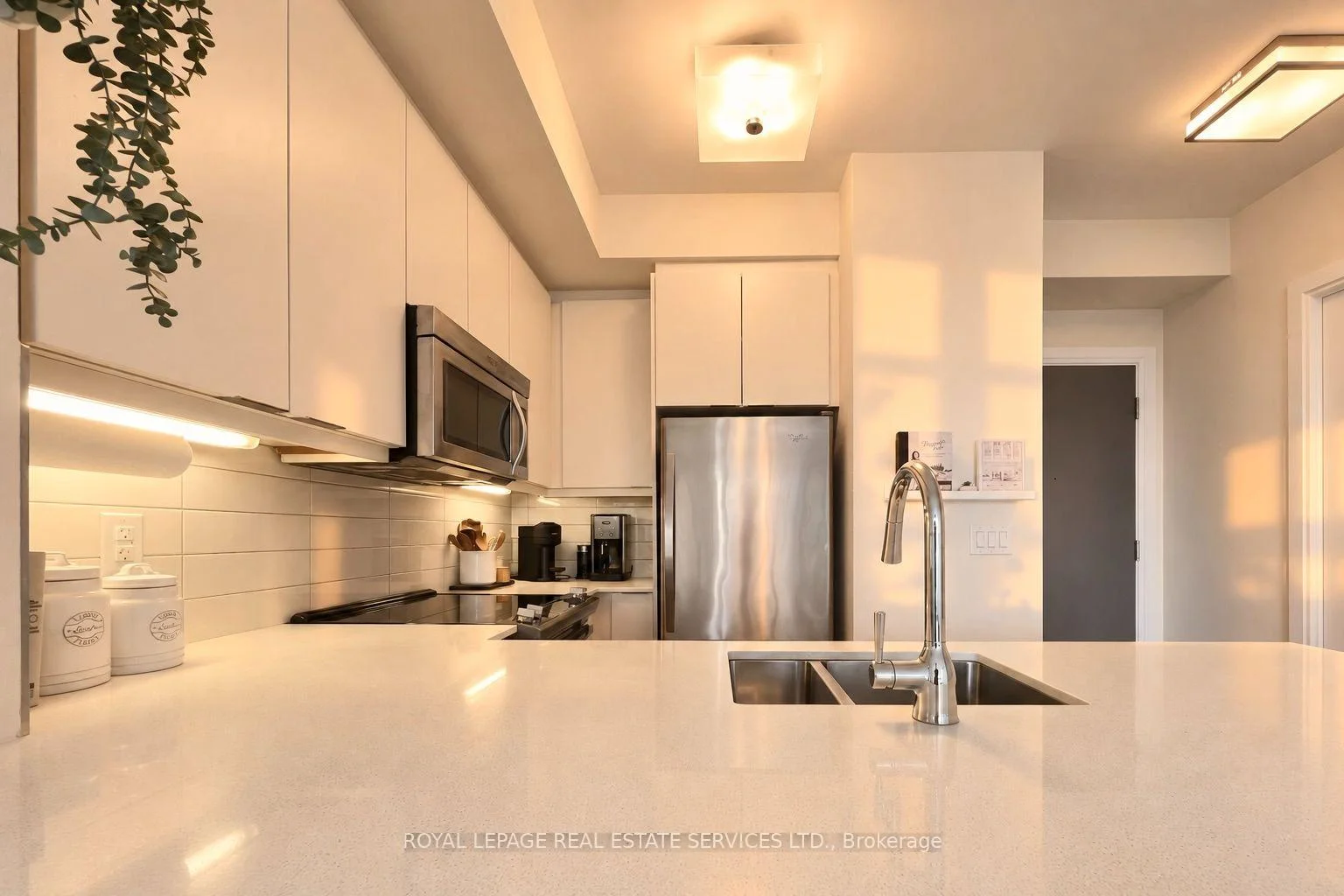 Photo 9 of Unit 901, 1 Old Mill Drive, Toronto, High Park-Swansea — HOMEH