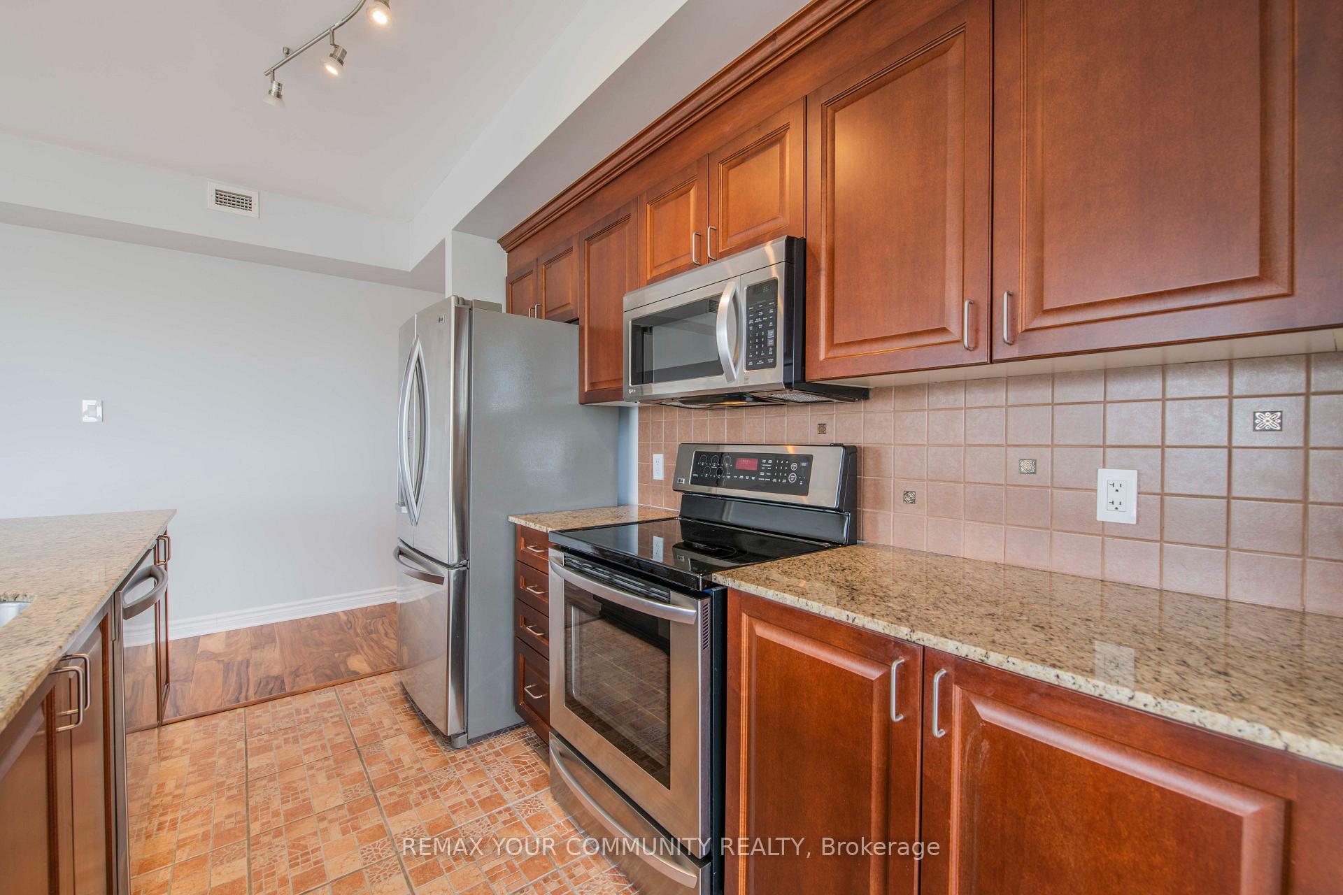 Photo 17 of Unit 802, 70 Landry Street, Ottawa, Vanier — HOMEH