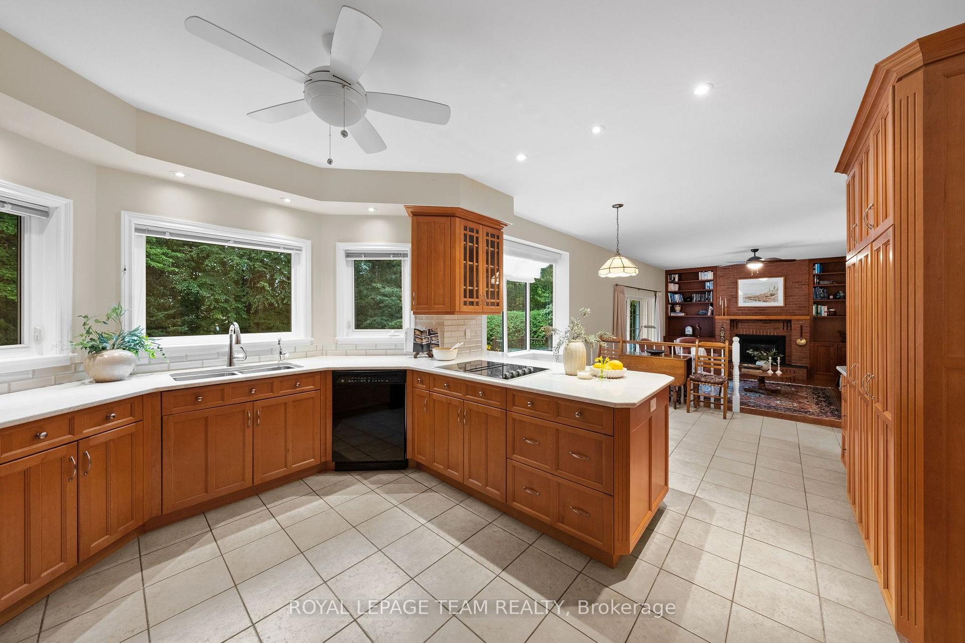 Photo 11 of 1264 Potter Drive, Ottawa, Manotick Village & Manotick Estates — HOMEH