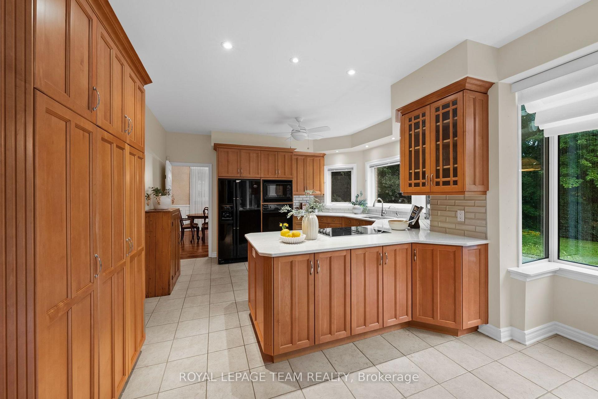 Photo 13 of 1264 Potter Drive, Ottawa, Manotick Village & Manotick Estates — HOMEH