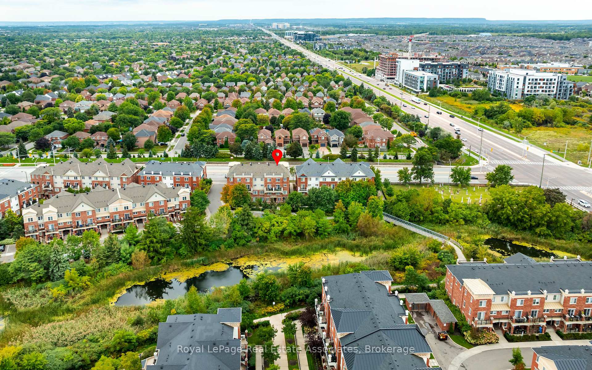 Photo 7 of Unit 16, 2563 Sixth Line, Oakville, River Oaks — HOMEH