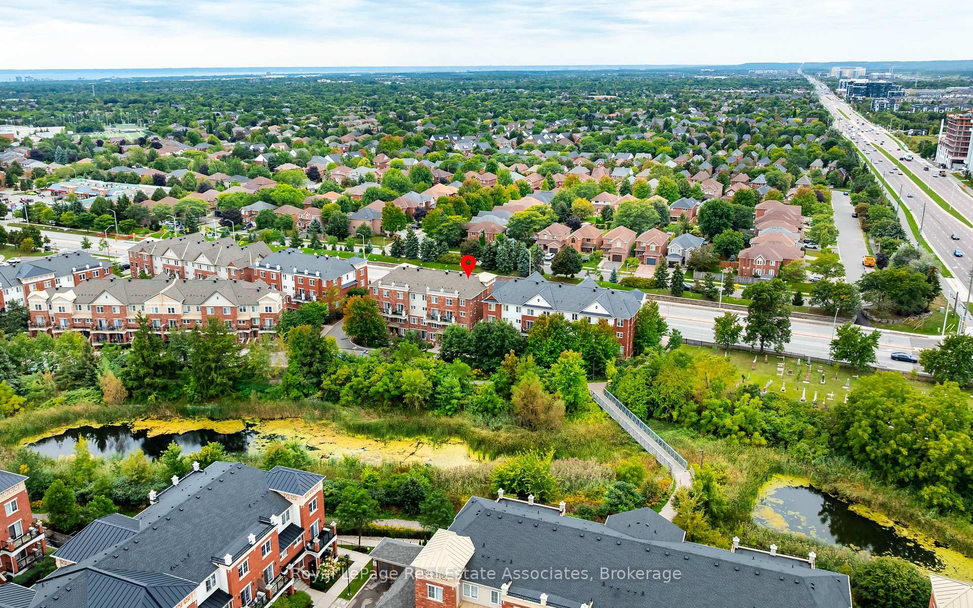 Photo 8 of Unit 16, 2563 Sixth Line, Oakville, River Oaks — HOMEH