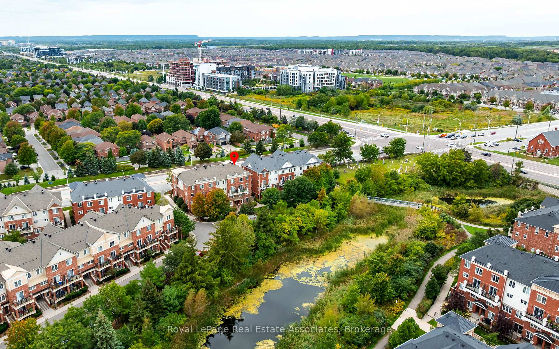 Photo 9 of Unit 16, 2563 Sixth Line, Oakville, River Oaks — HOMEH
