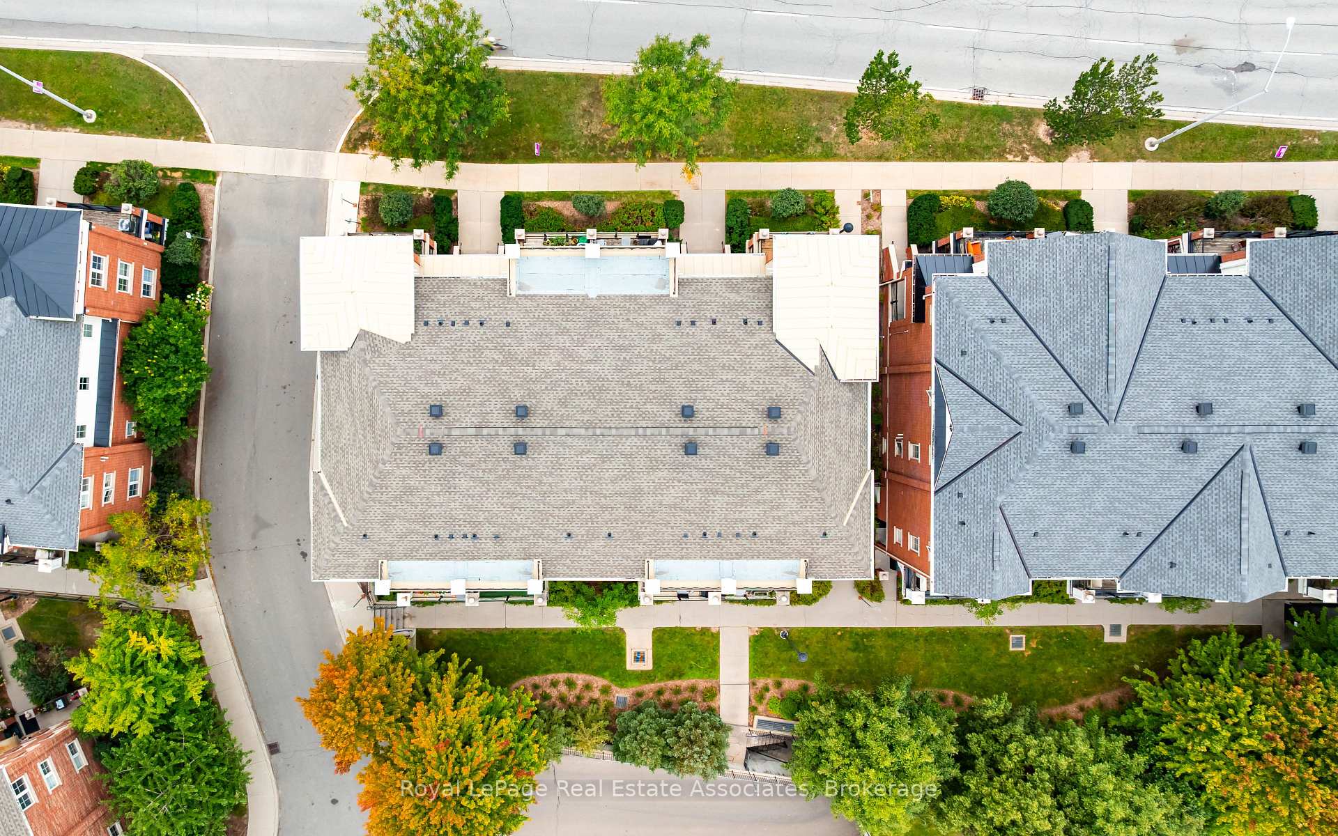 Photo 10 of Unit 16, 2563 Sixth Line, Oakville, River Oaks — HOMEH