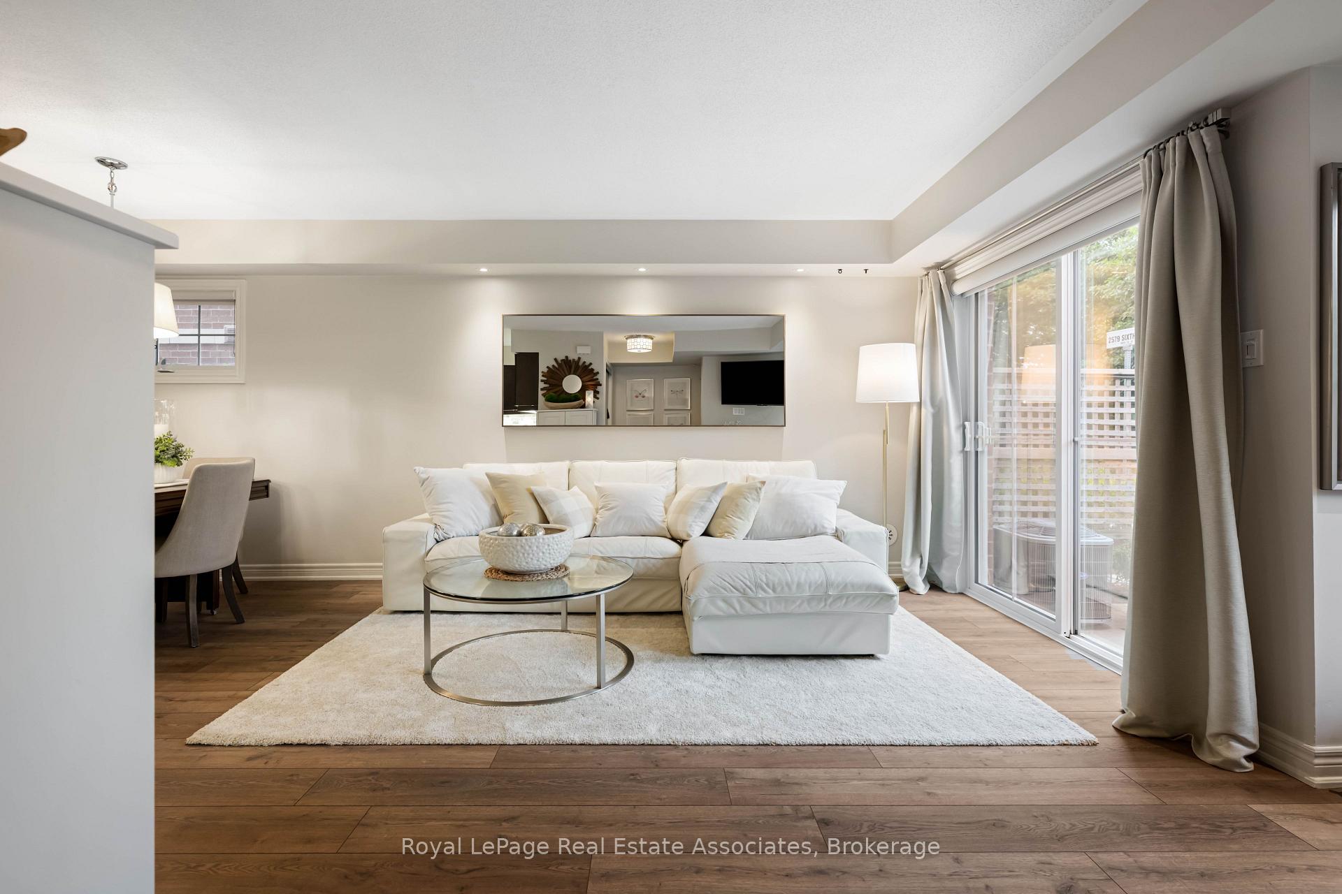 Photo 16 of Unit 16, 2563 Sixth Line, Oakville, River Oaks — HOMEH