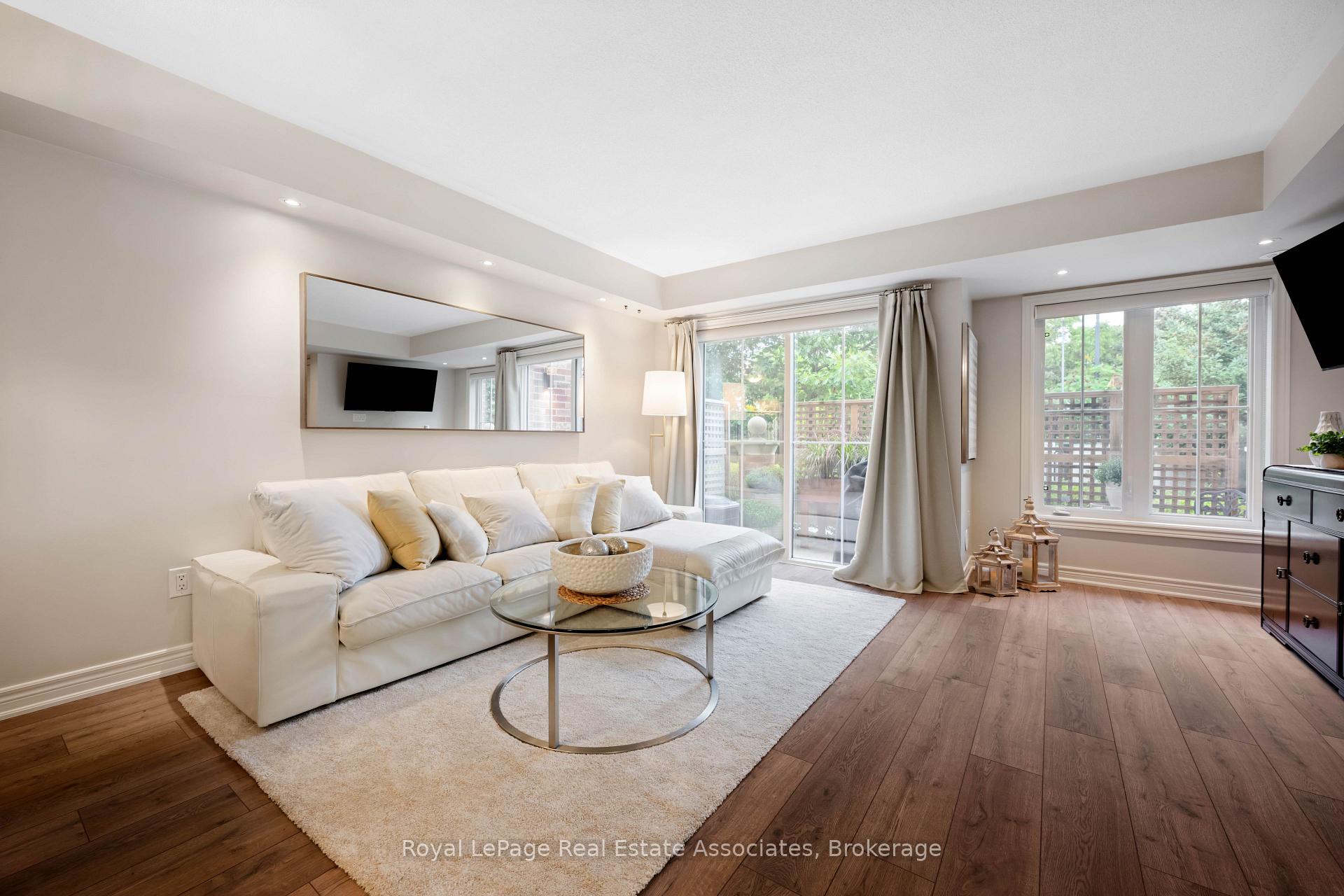 Photo 18 of Unit 16, 2563 Sixth Line, Oakville, River Oaks — HOMEH