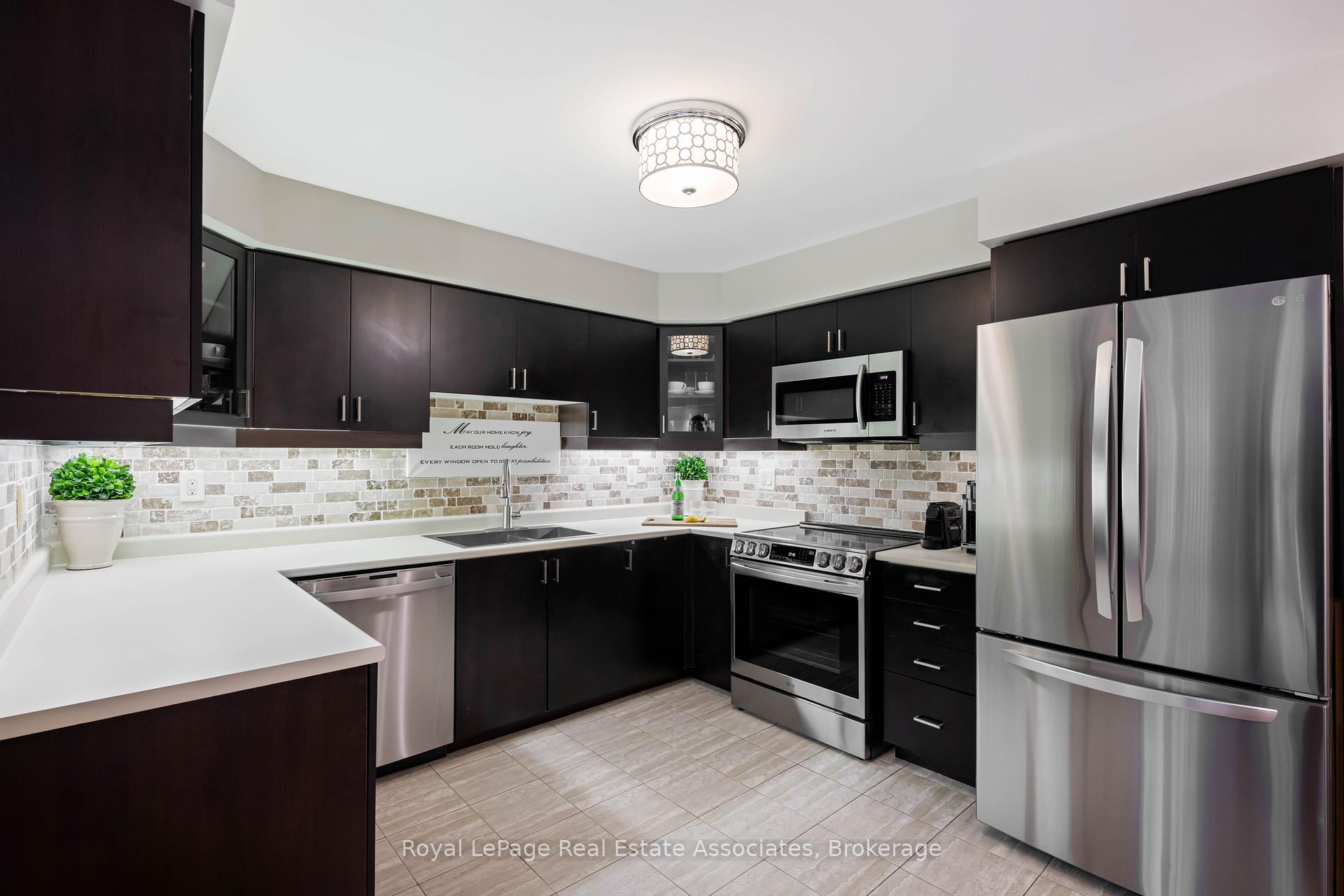 Photo 22 of Unit 16, 2563 Sixth Line, Oakville, River Oaks — HOMEH