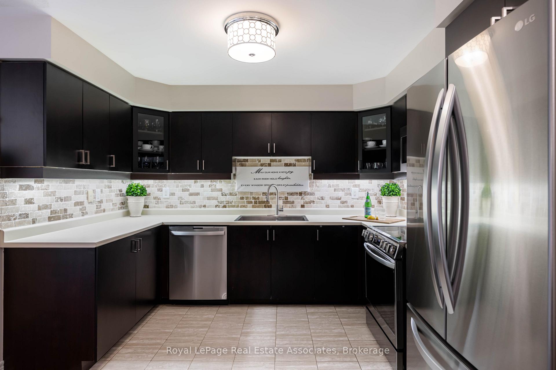 Photo 23 of Unit 16, 2563 Sixth Line, Oakville, River Oaks — HOMEH