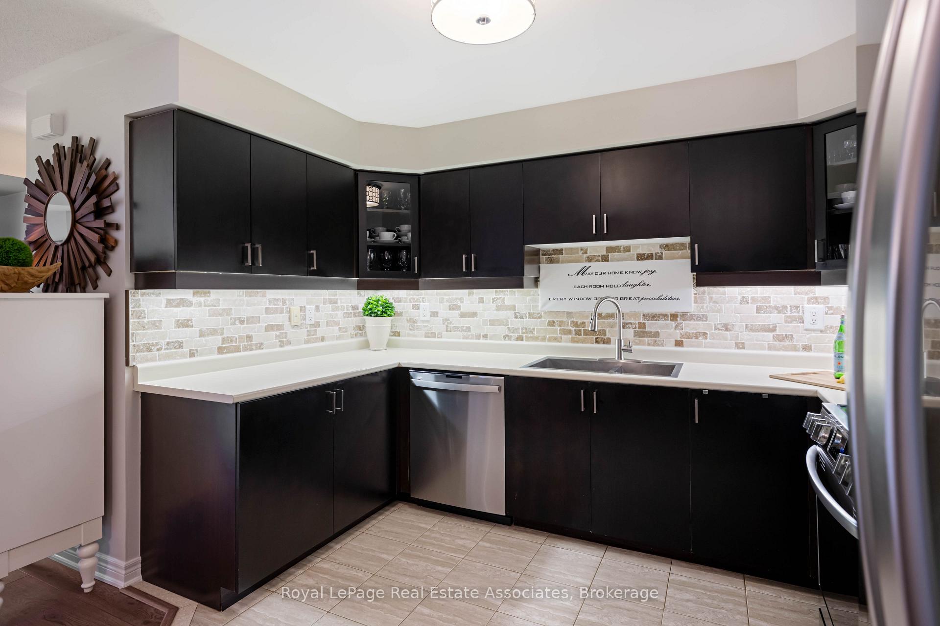 Photo 24 of Unit 16, 2563 Sixth Line, Oakville, River Oaks — HOMEH