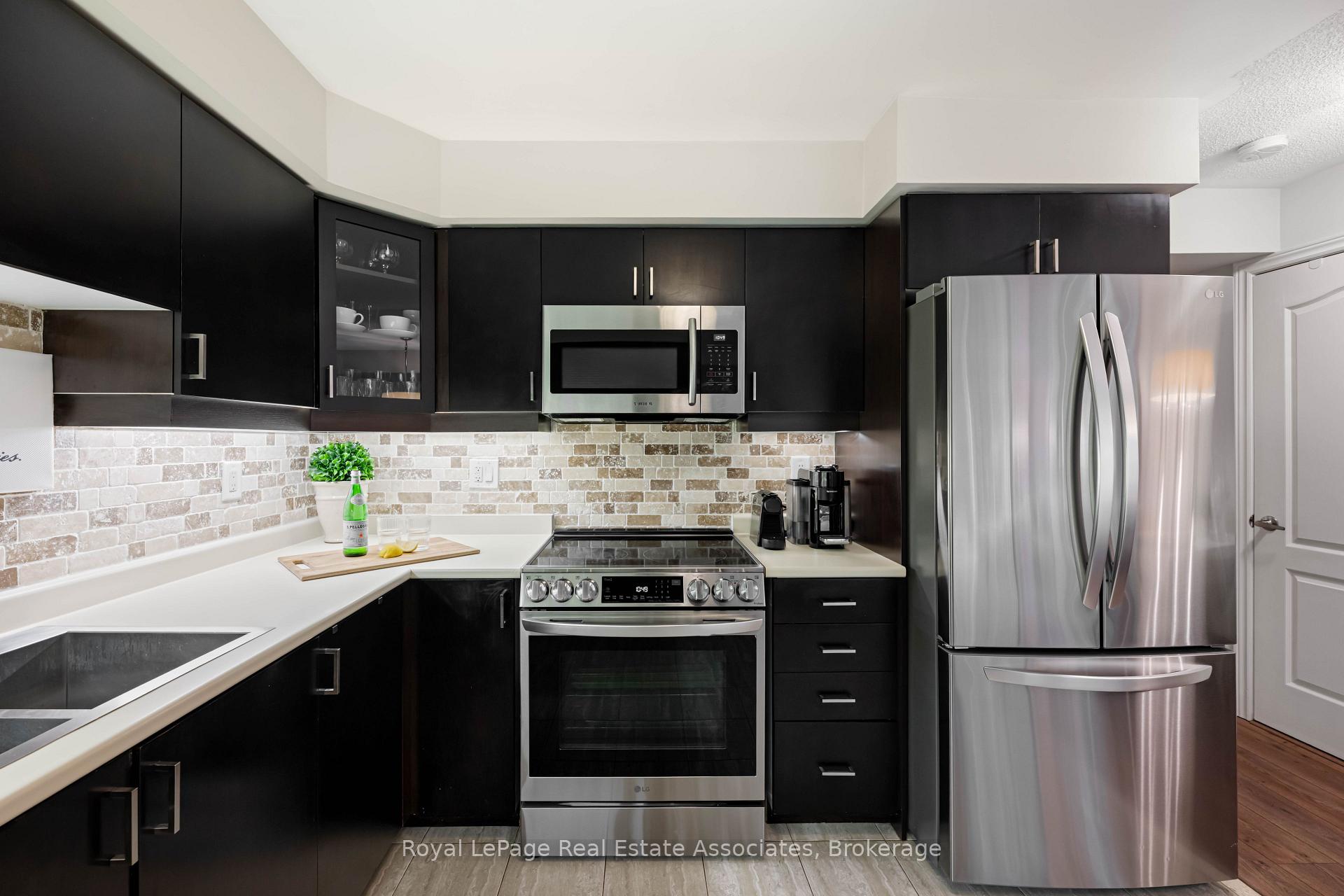 Photo 25 of Unit 16, 2563 Sixth Line, Oakville, River Oaks — HOMEH