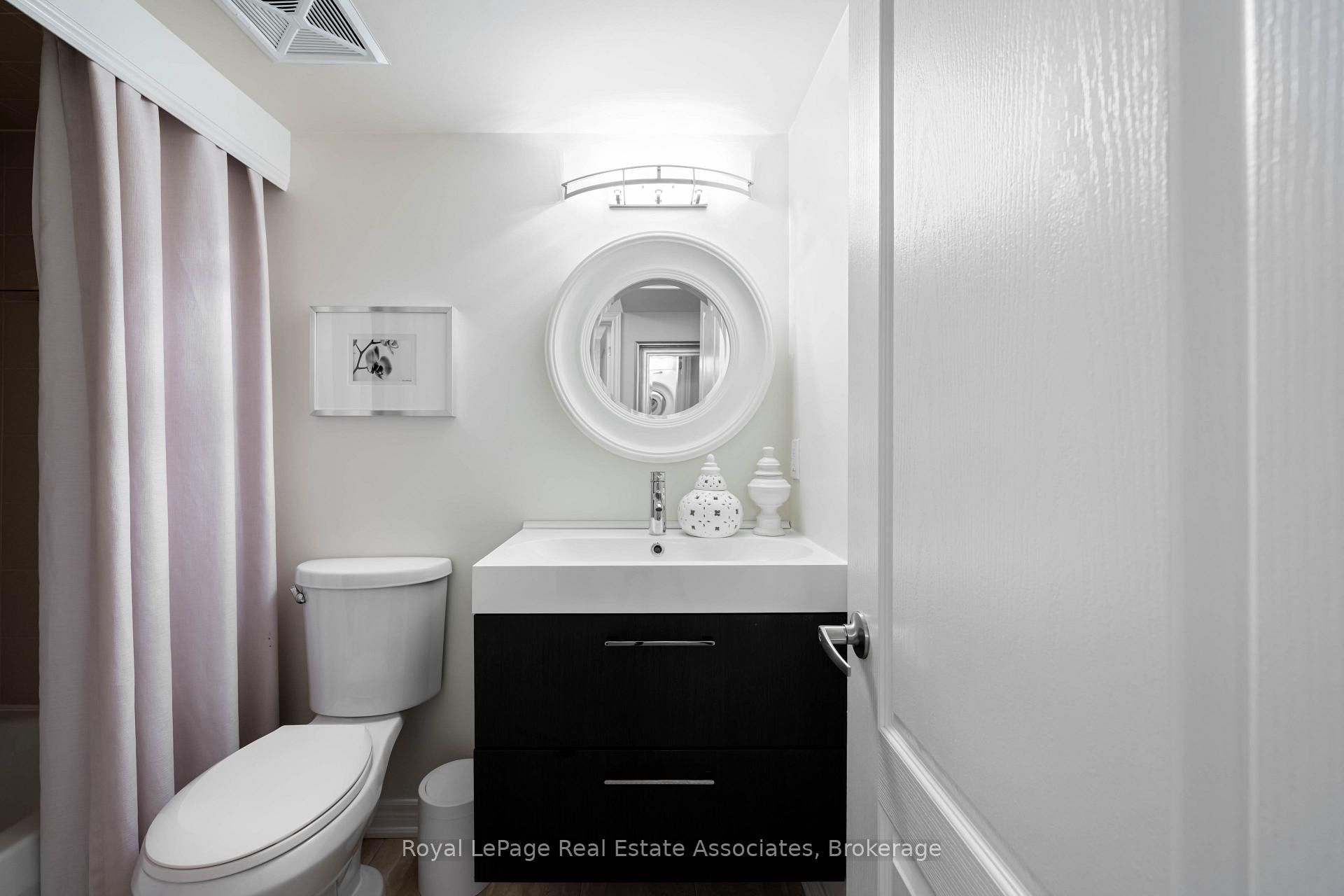 Photo 26 of Unit 16, 2563 Sixth Line, Oakville, River Oaks — HOMEH