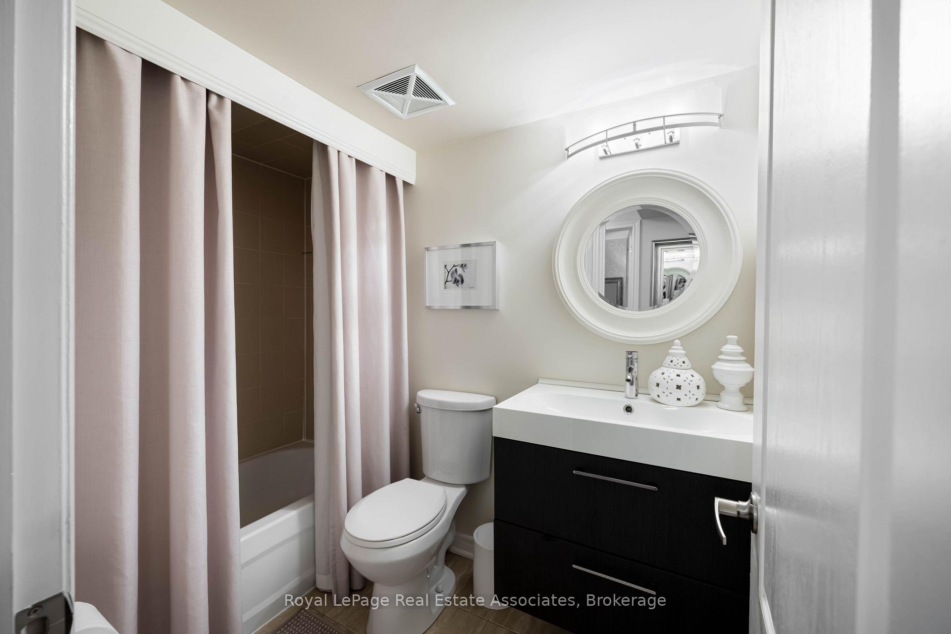 Photo 27 of Unit 16, 2563 Sixth Line, Oakville, River Oaks — HOMEH